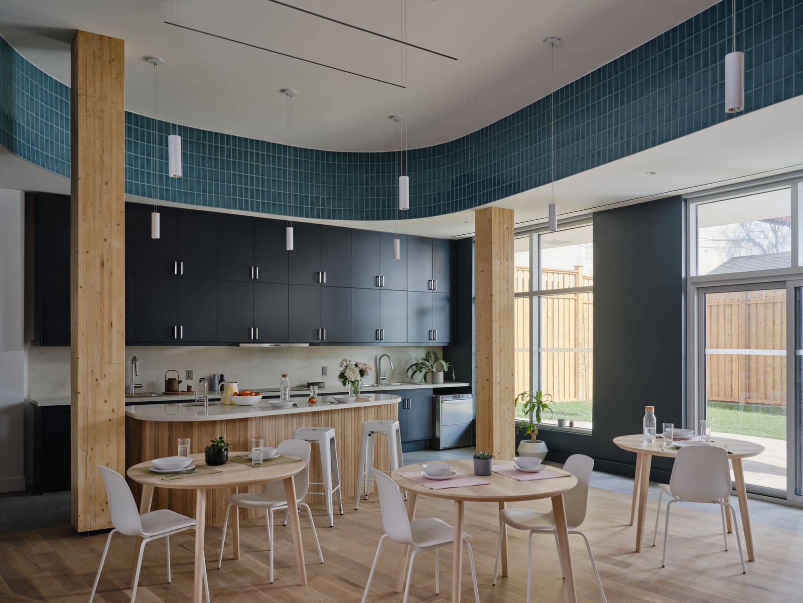 How Geometry Can Carry Memory in Shelter Design