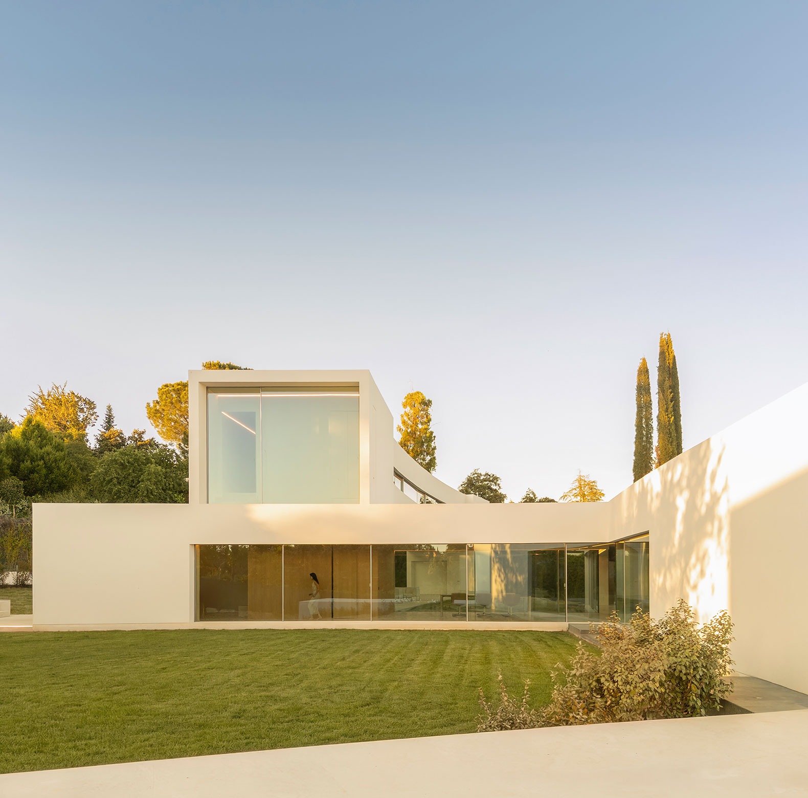 Mastering the Infinite Cantilever within the Serene Landscape of Spain