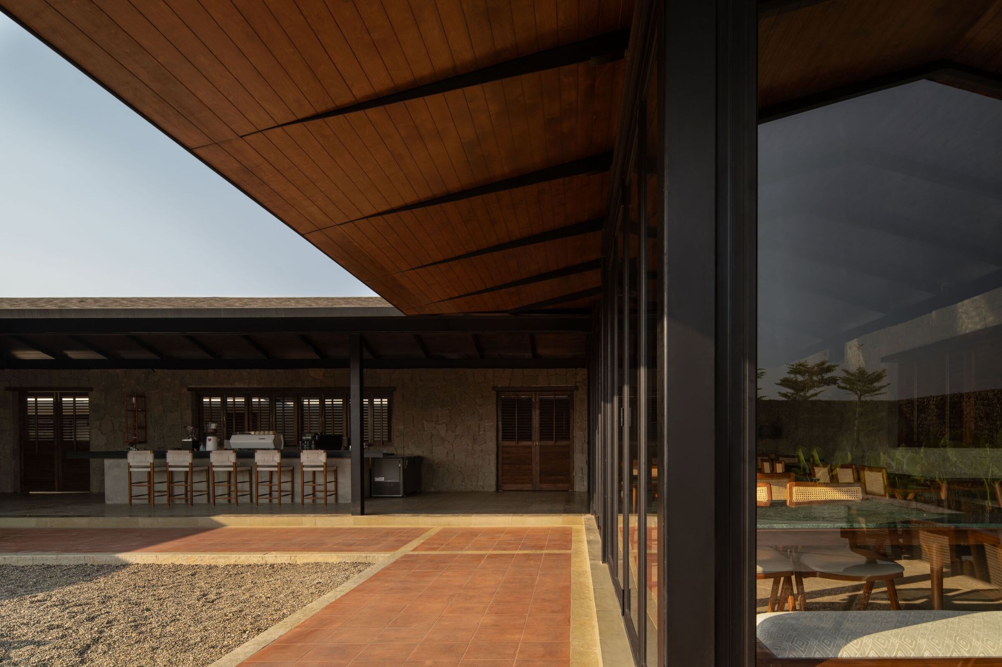 The Return of the Verandah: Studio Dot Dimension Revives the Soul of the Gujarati Home in Oosari