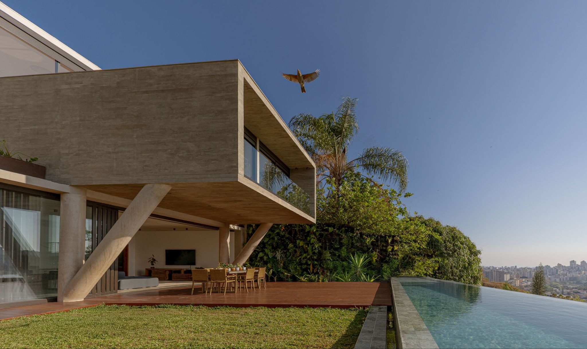 Lua House: A Vertical Observatory That Stacks Light, View and Architecture on a Hillside