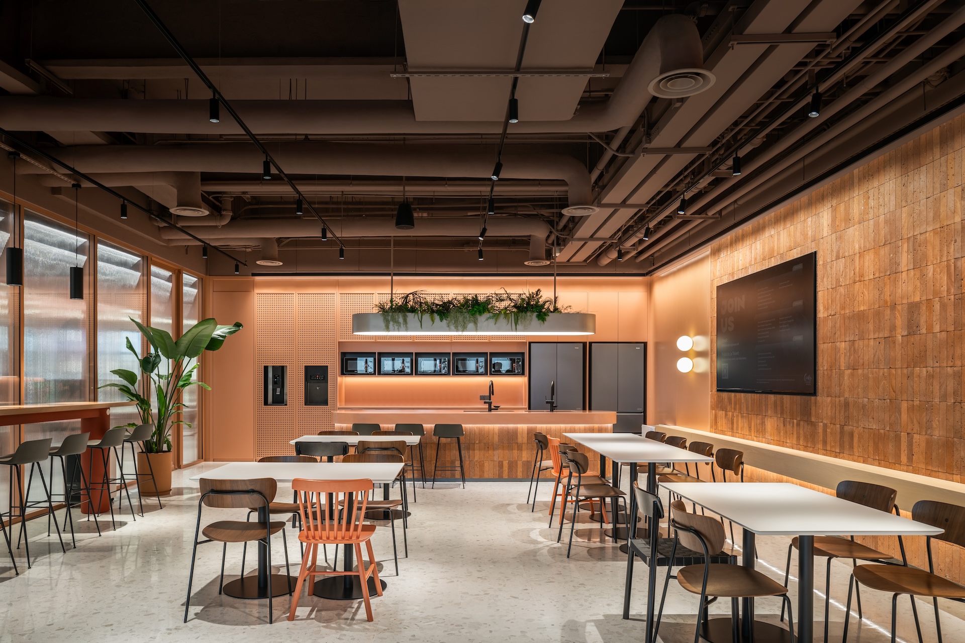 Publicis Shanghai: An Open-plan Office Borrowing From Courtyard Typology
