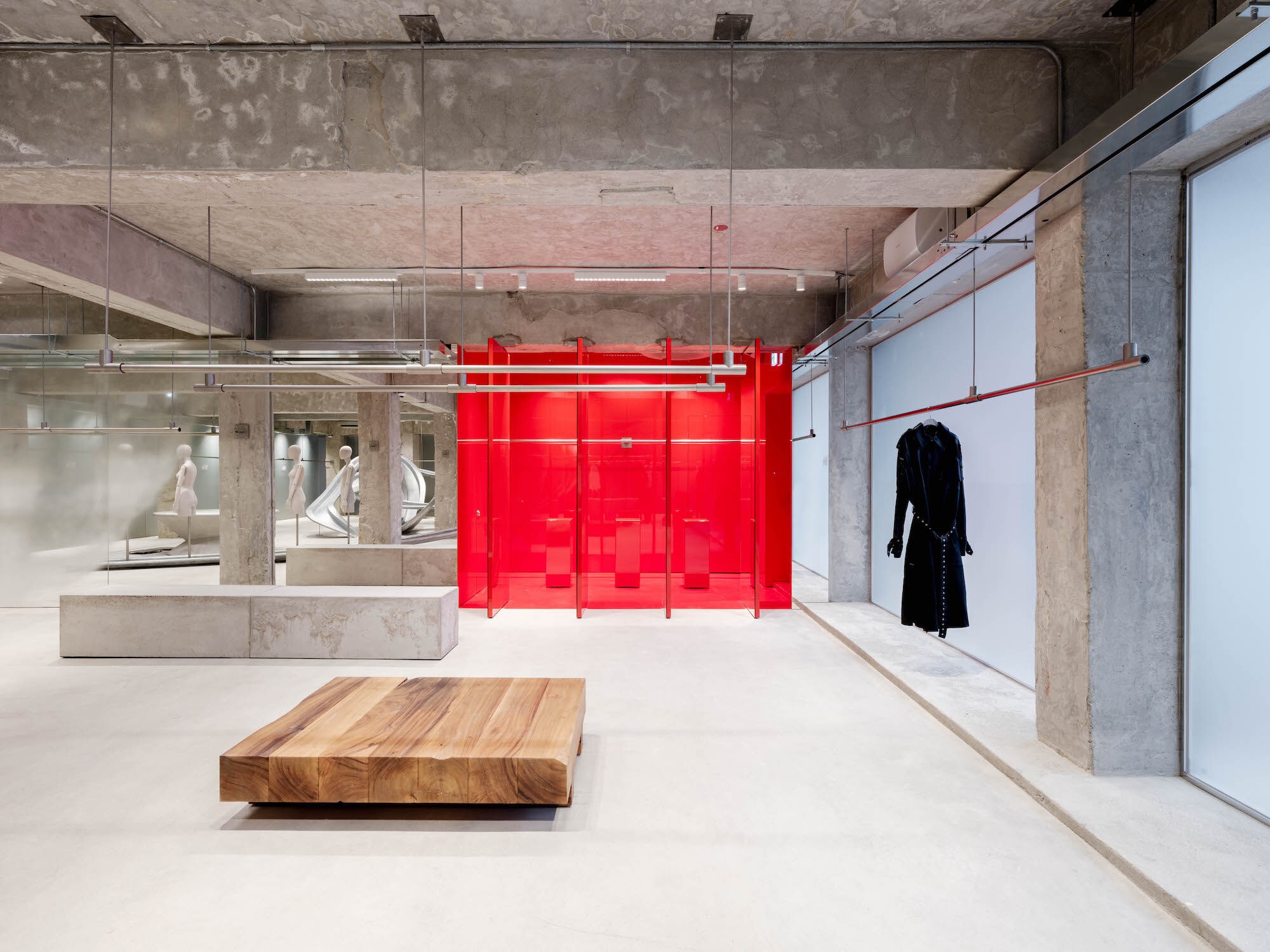 The Theater of Raw Industry: SKYnoa Strips Back Retail for H&M Seongsu