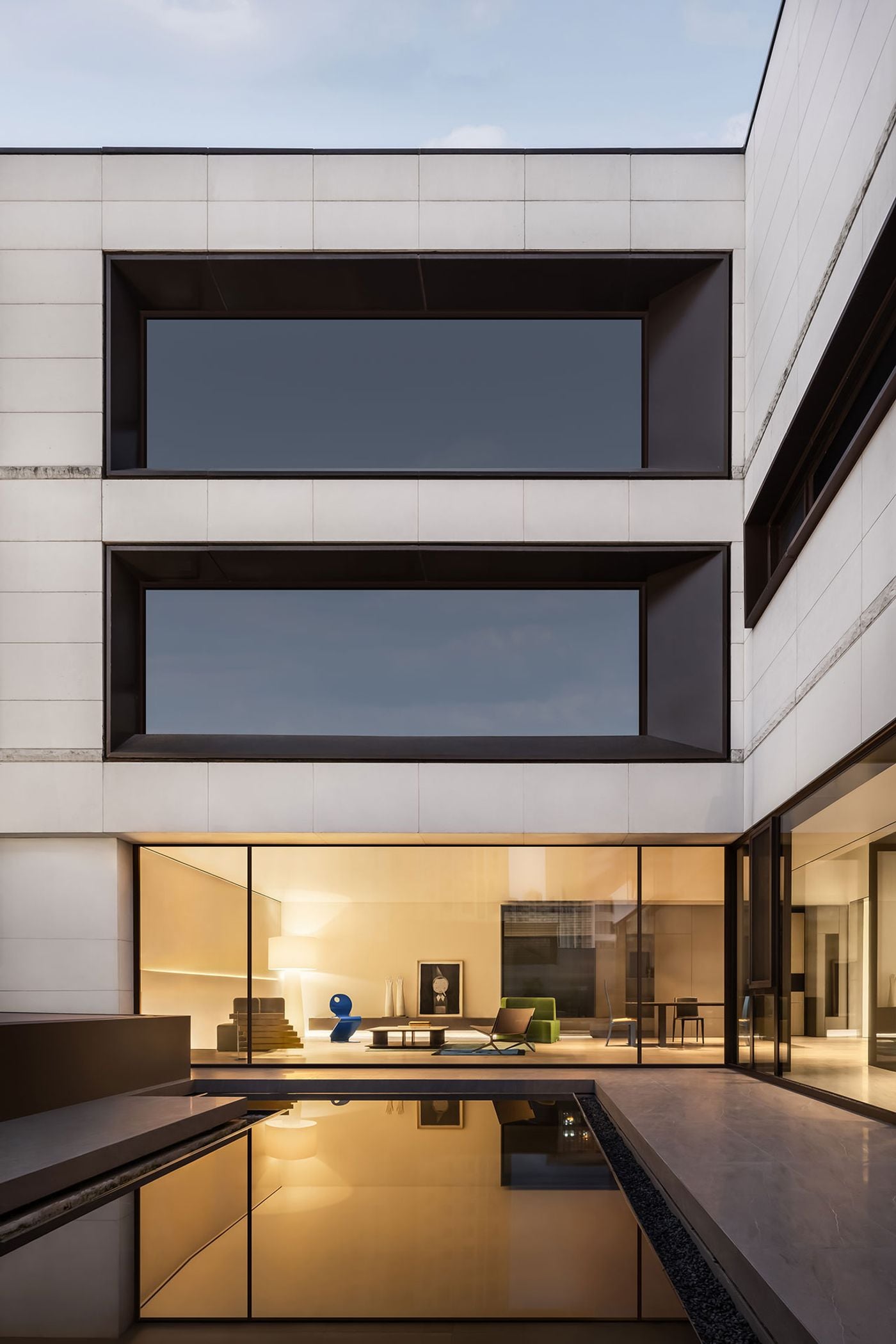 Sanctuary Of Illumination: How Light Shapes A Beijing Minimalist Retreat