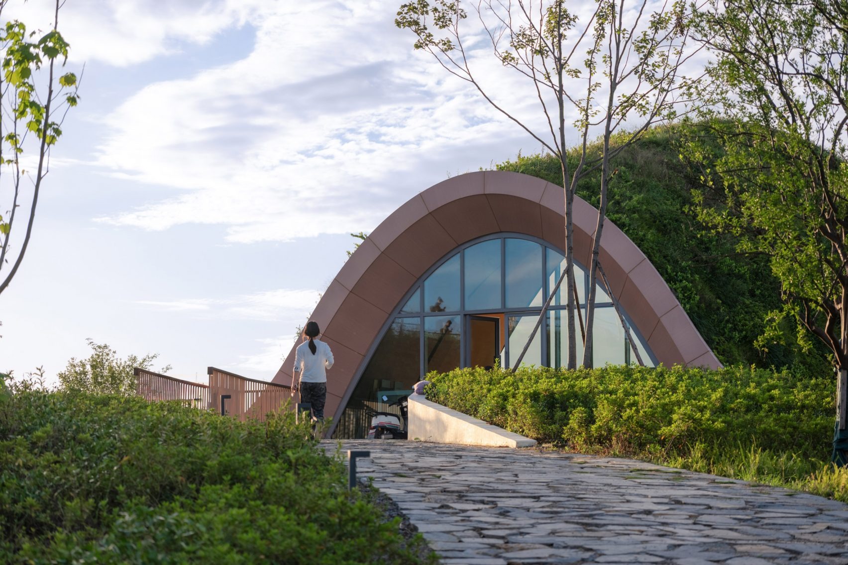 Pujiang Platform Hill: When Infrastructure Becomes a Living Landscape in Chengdu