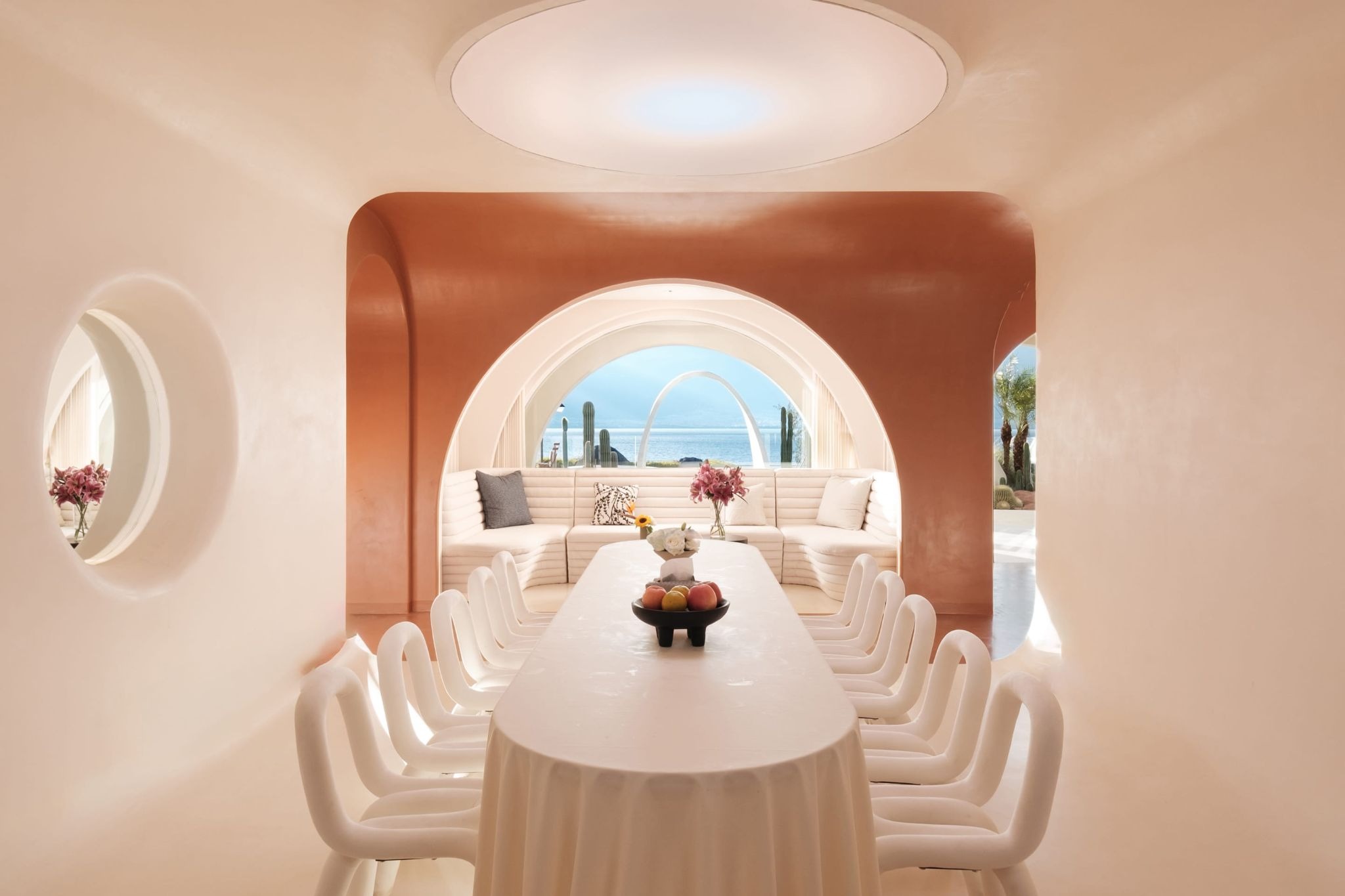 Twilight in Erhai and the Architecture of Curved Silence in Dali