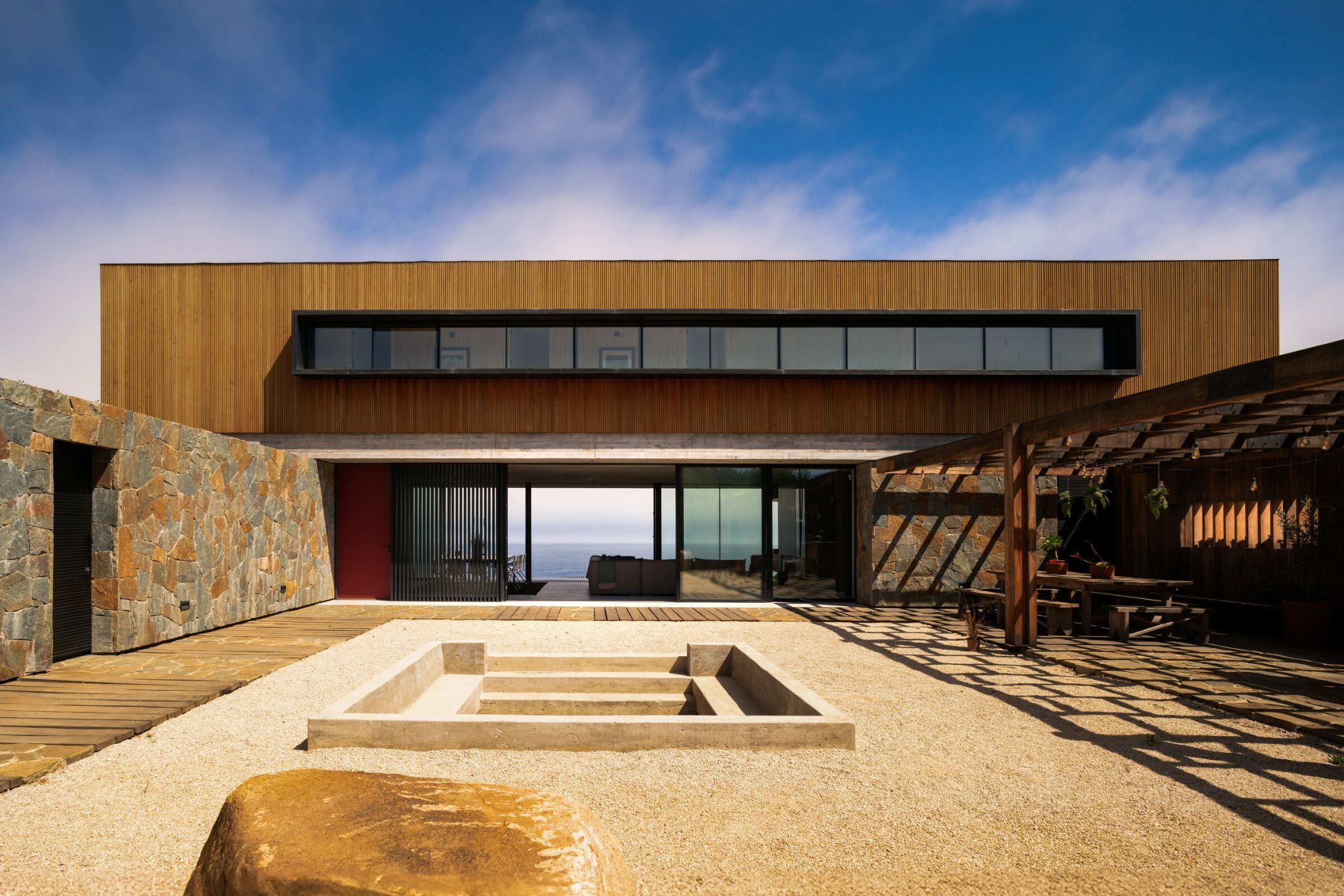 The Levitating Observatory: AFARQ Arquitectos Suspends Casa Alta Above the Chilean Coast