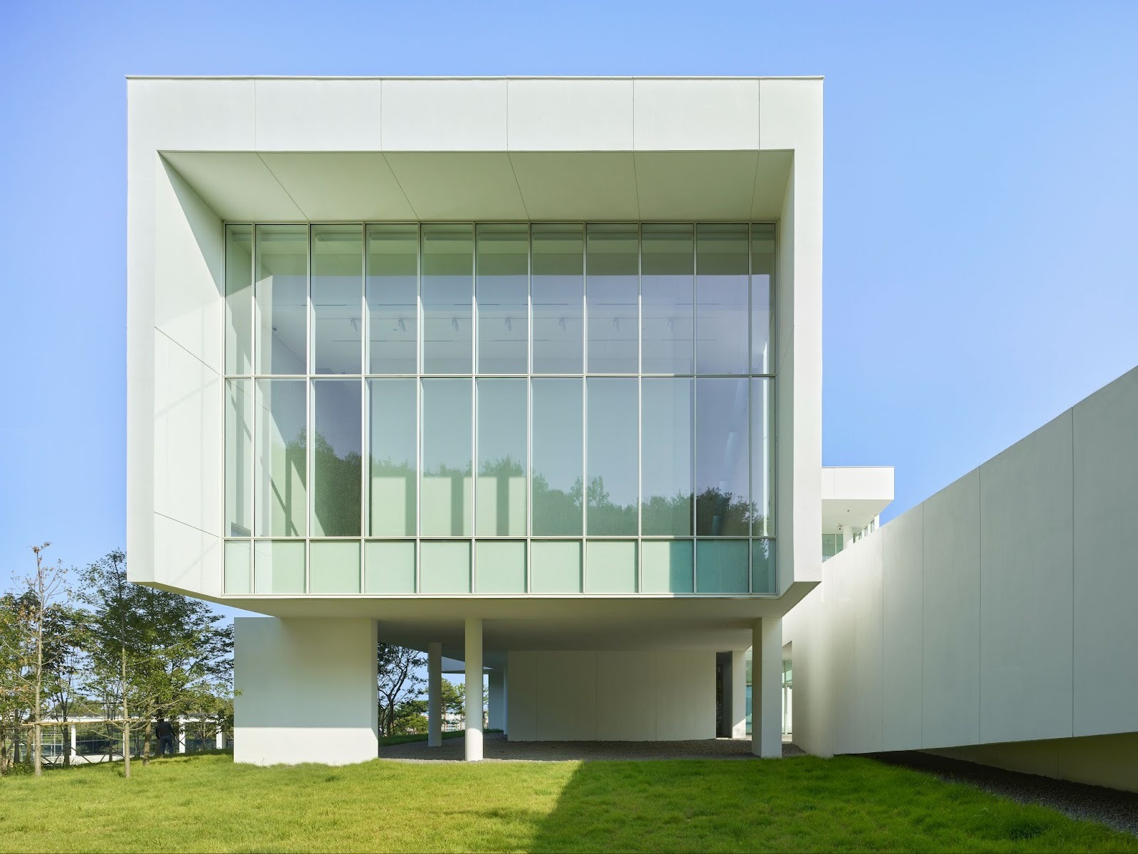 The Sorol Art Museum by Meier Architects Creates a Luminous Dialogue Between Art and Nature in Gangneung