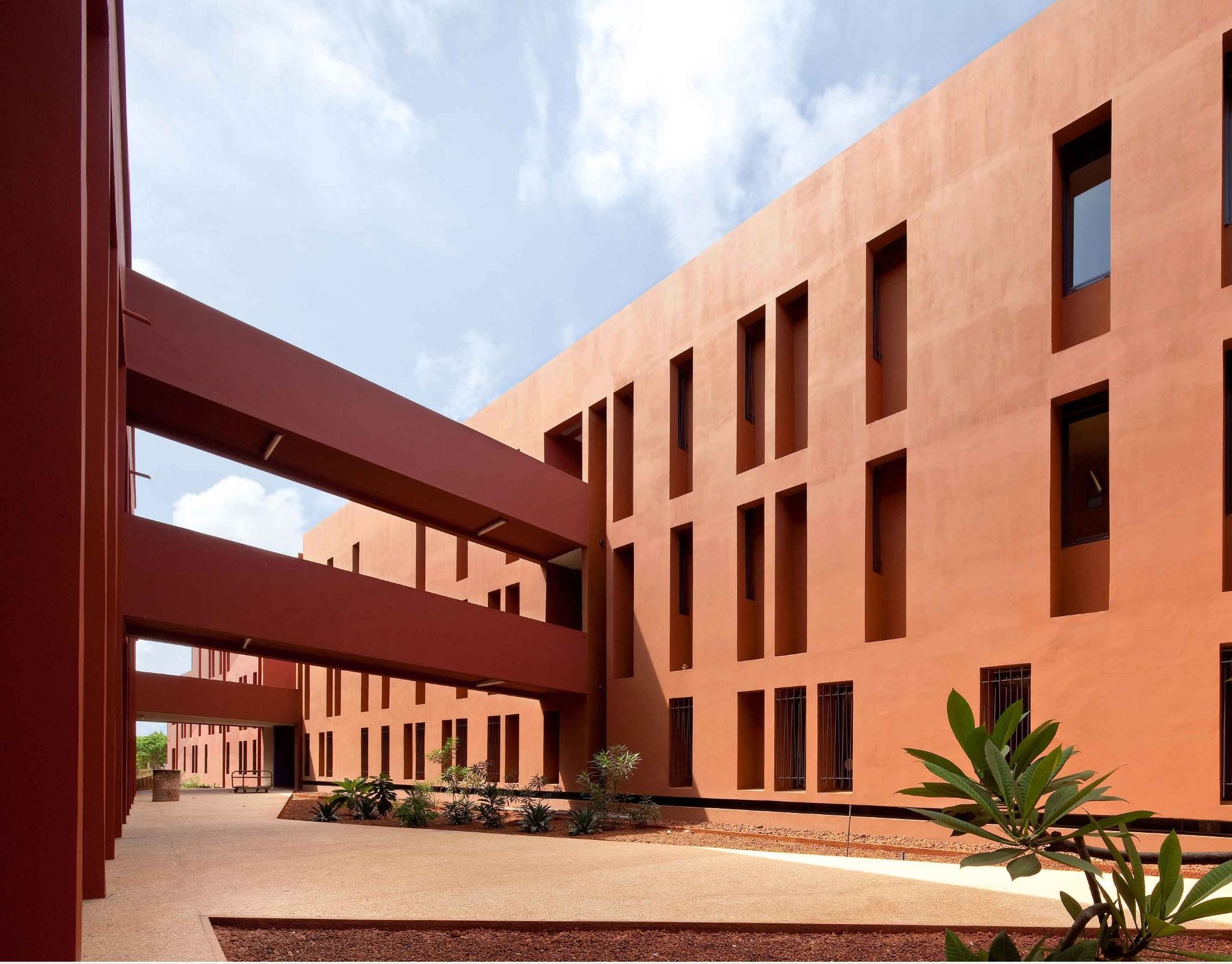 Terreneuve’s Highschool Jean Mermoz Stands as a Bio-Climatic Masterpiece in Dakar
