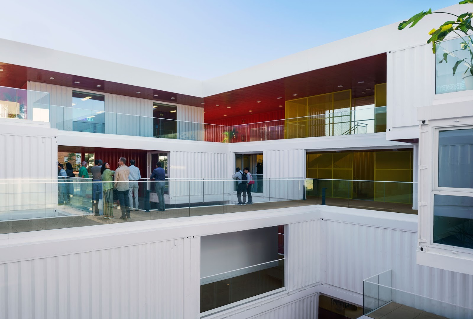 The Cargo of Ideas: Carquero Arquitectura Docks the "Incubazul" in Cadiz