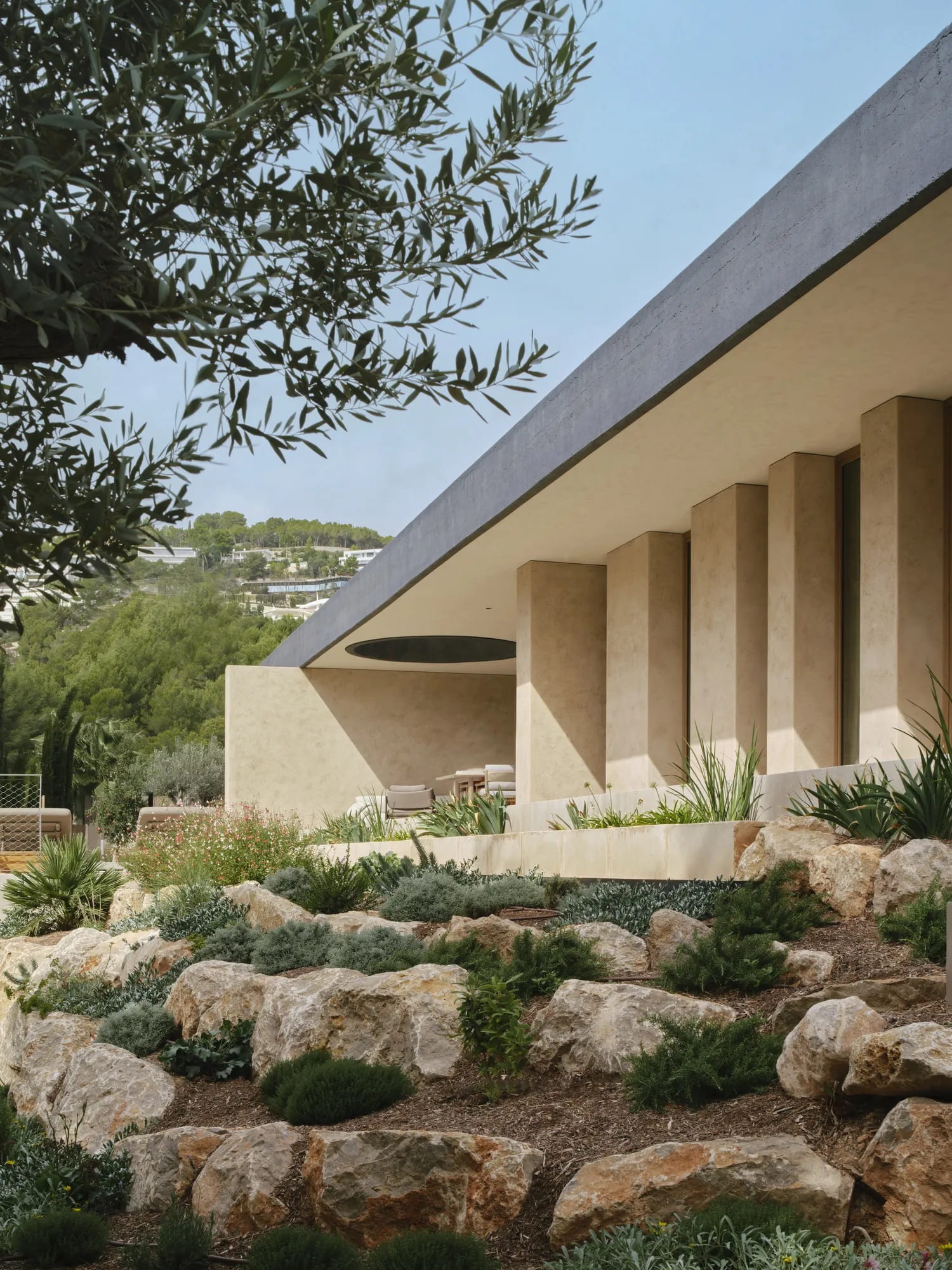 The Gaze of the Hill: OHLAB Frames the Mediterranean Horizon at Casa Óculo