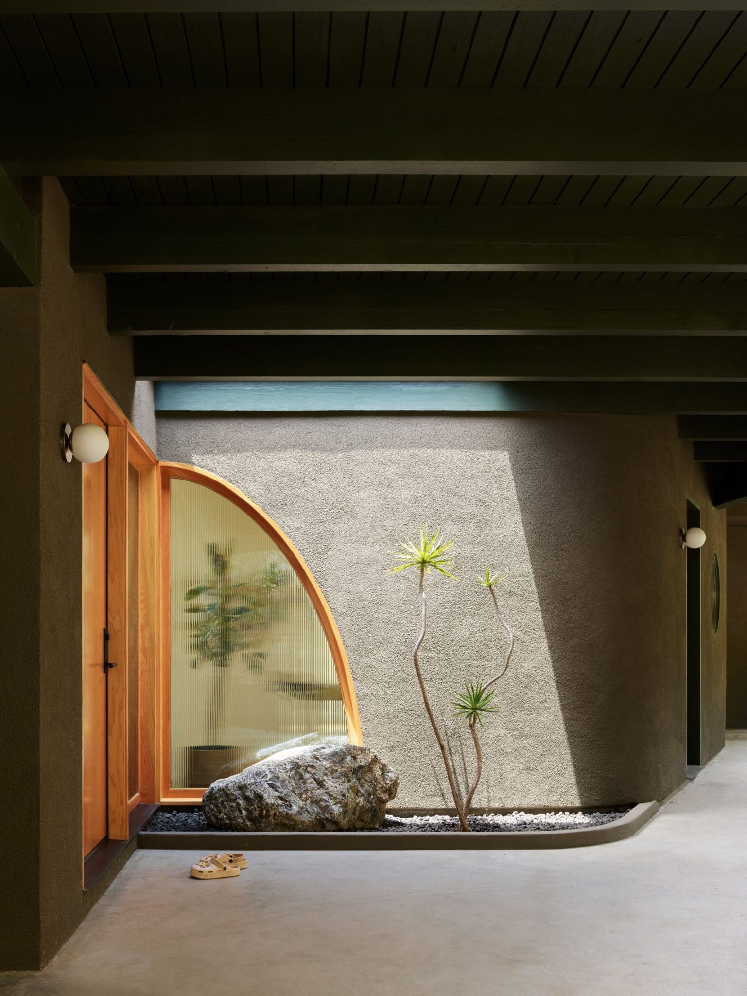 Cover Architecture Breathes New Oxygen into a Dormant Pasadena Post-and-Beam