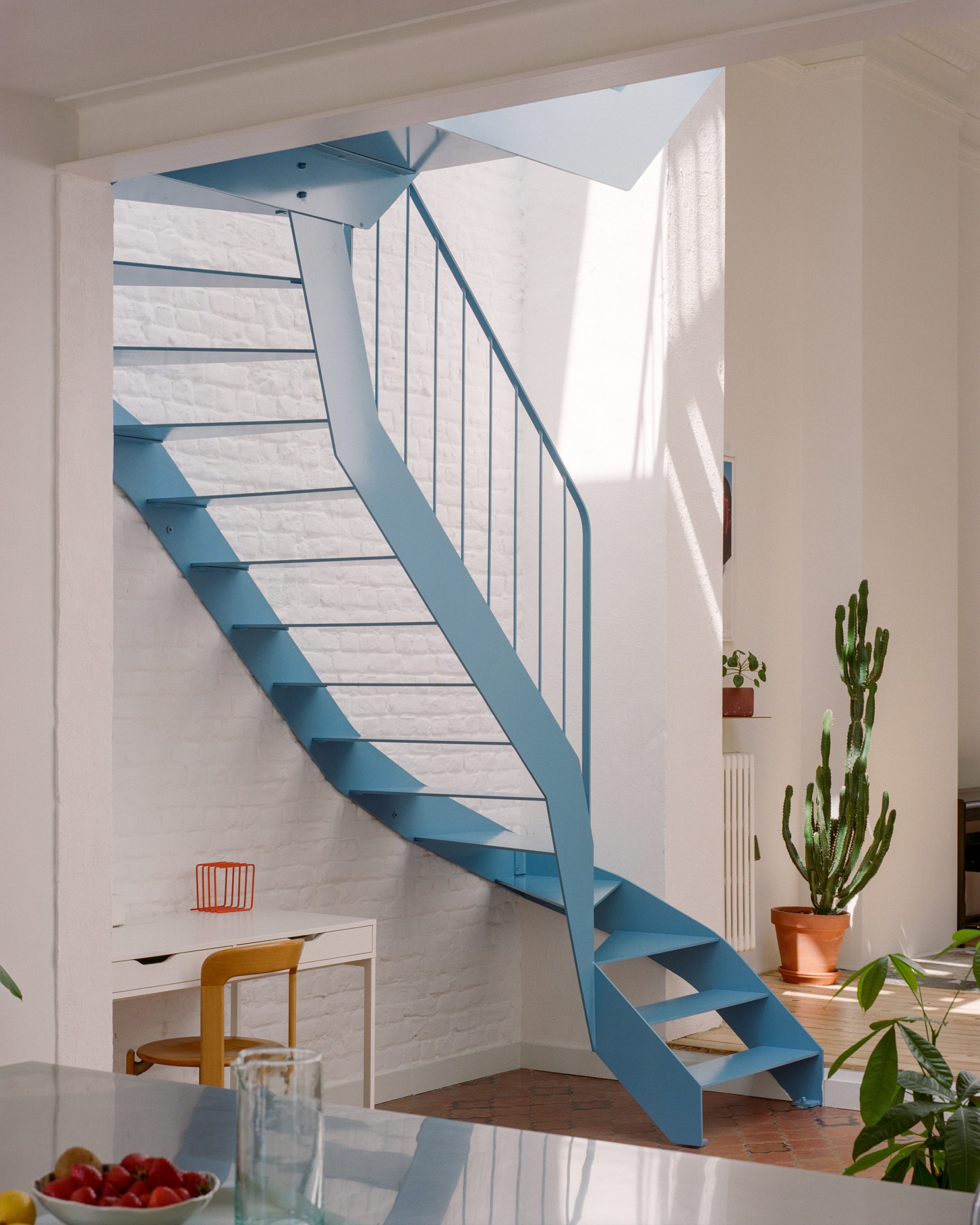 Top Picks - 6 Sculptural Staircases That Turn Homes Into Art
