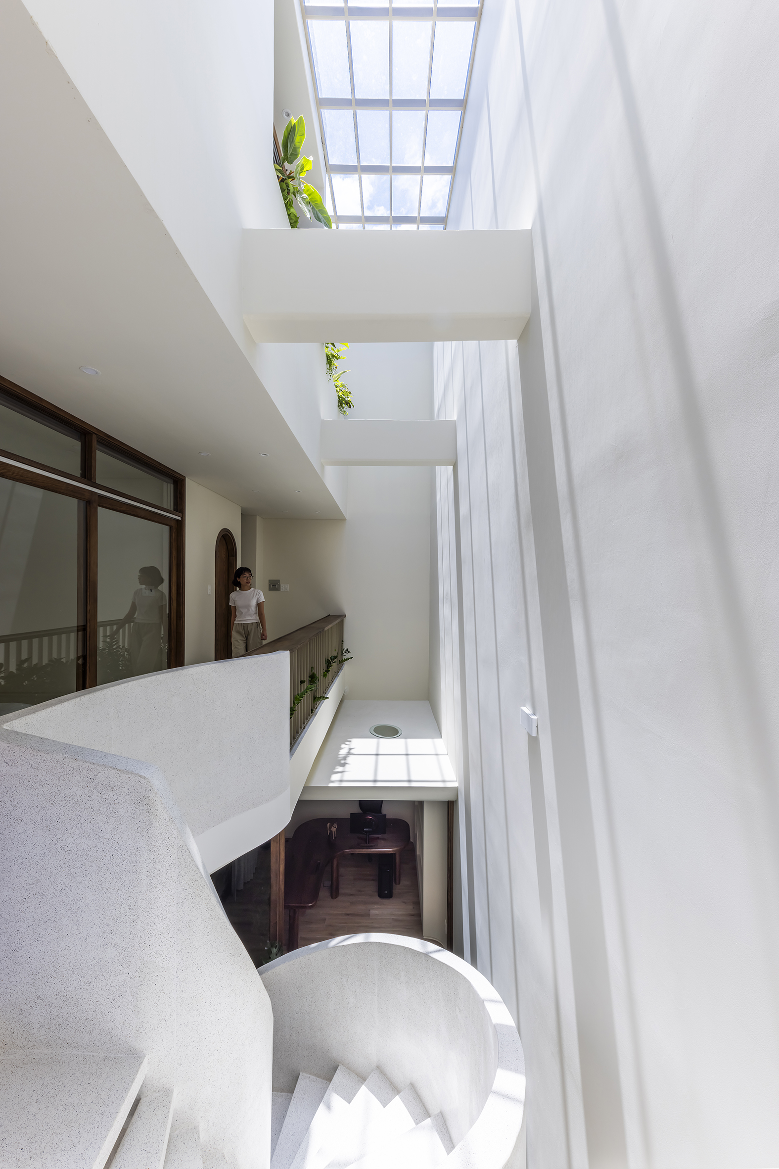Living With Gaps And Green: Mochi House And The Architecture Of Embraced Imperfection