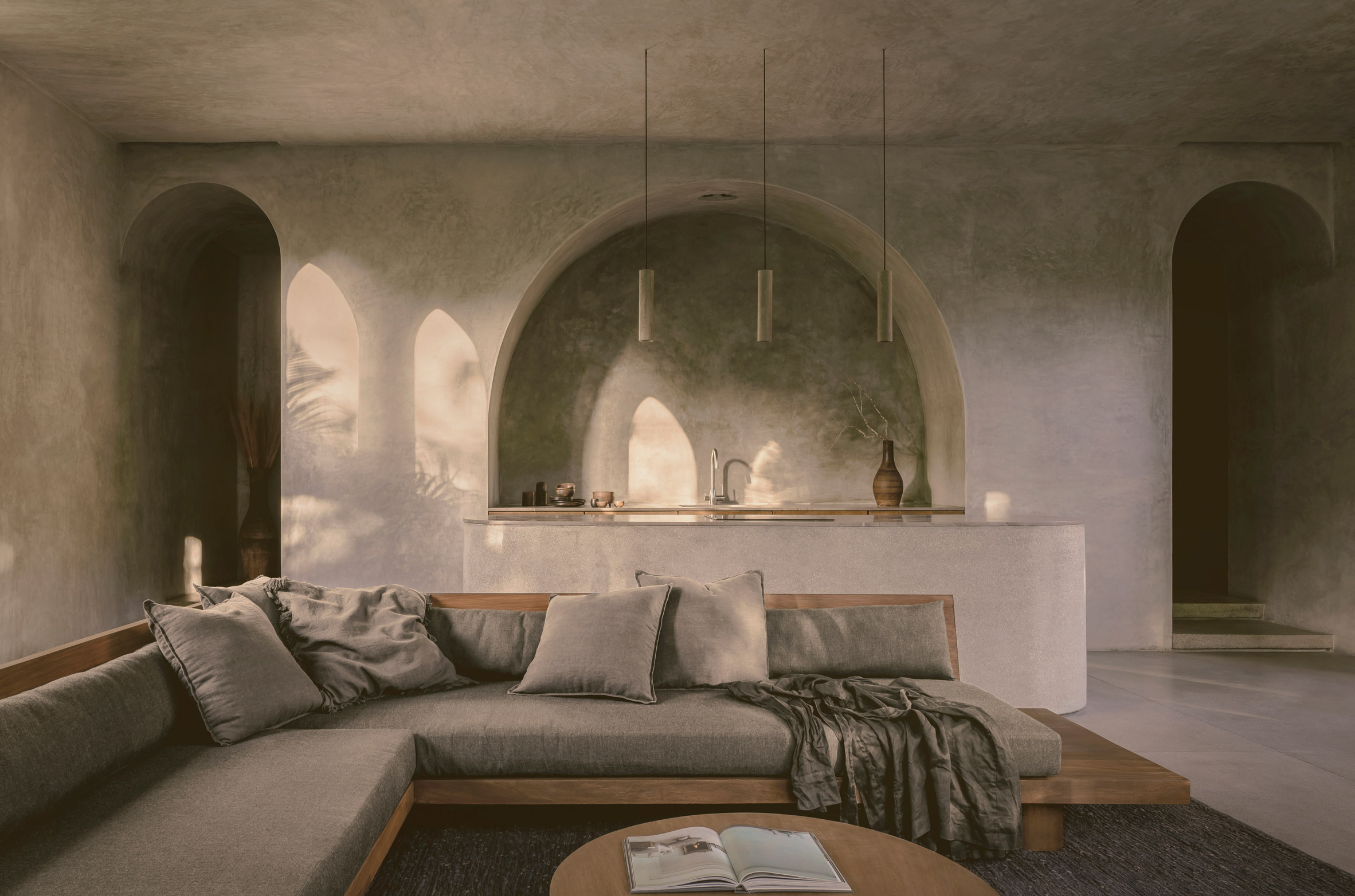 Top Picks - 10 Striking Brutalist Houses That Redefine Concrete Architecture