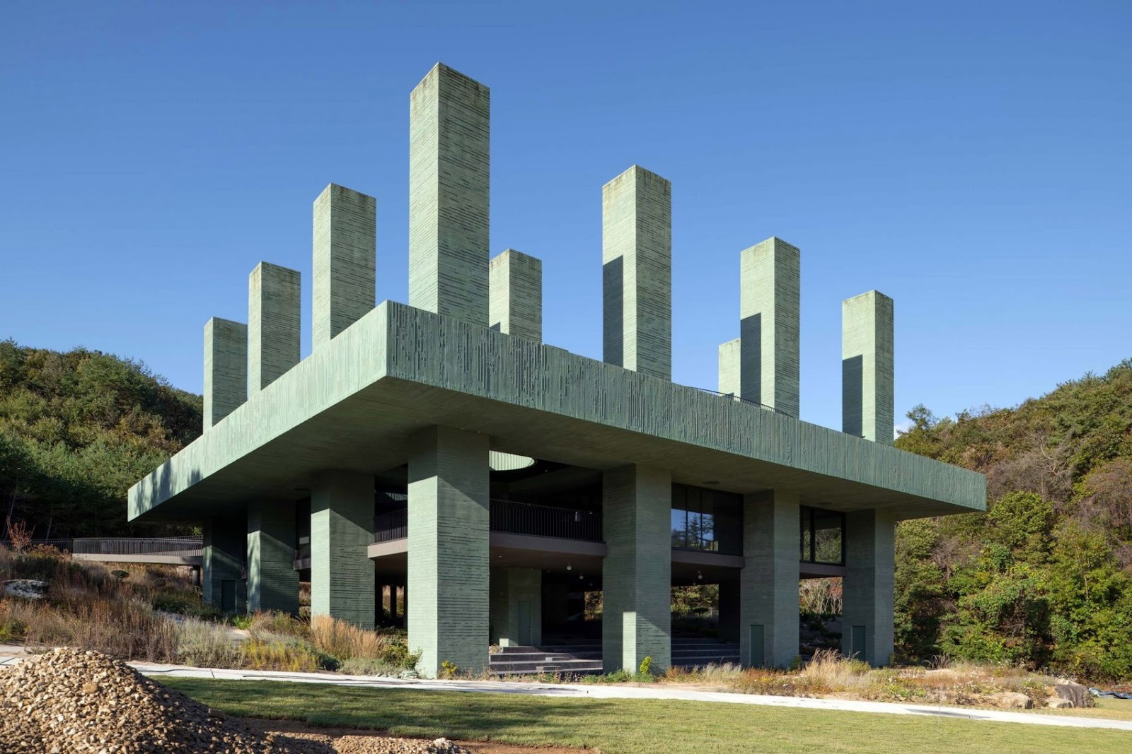 Pezo von Ellrichshausen Suspends a Concrete Monolith in the Korean Wilds
