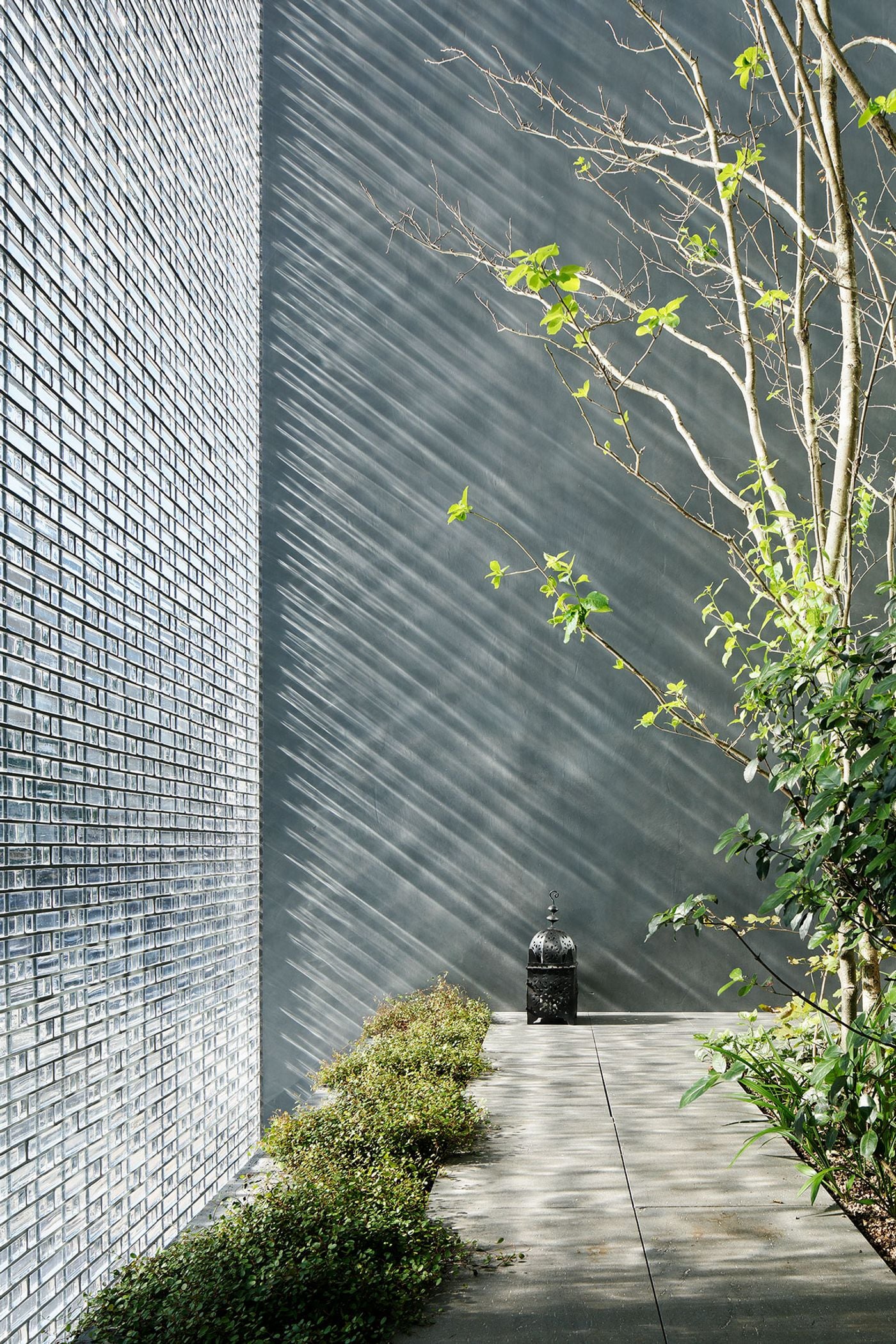 Hiroshima’s Hidden Jewel: How 6,000 Glass Blocks Redefine Urban Living