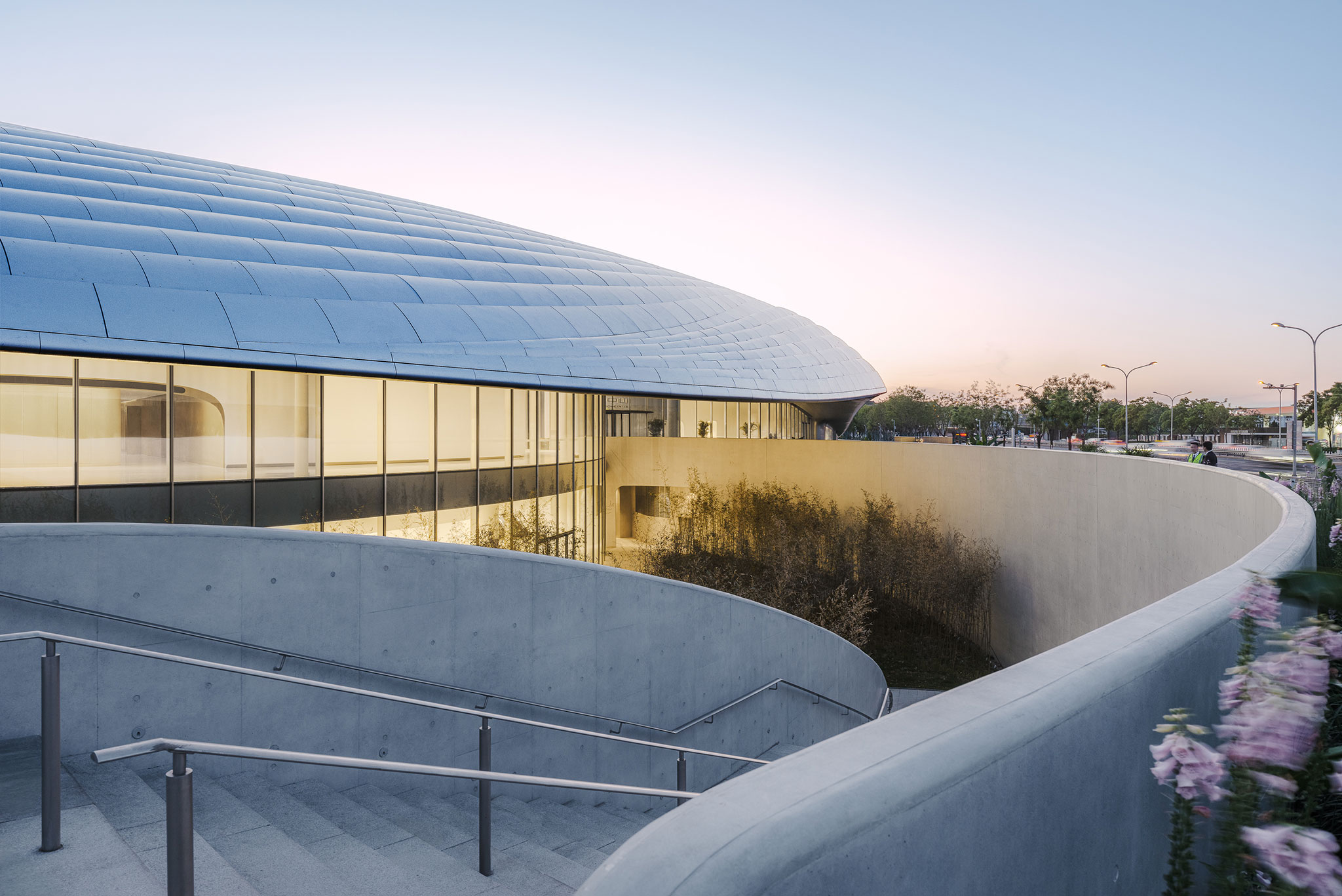 Soft Architecture: Curves, Draped Forms, And Gentle Geometry