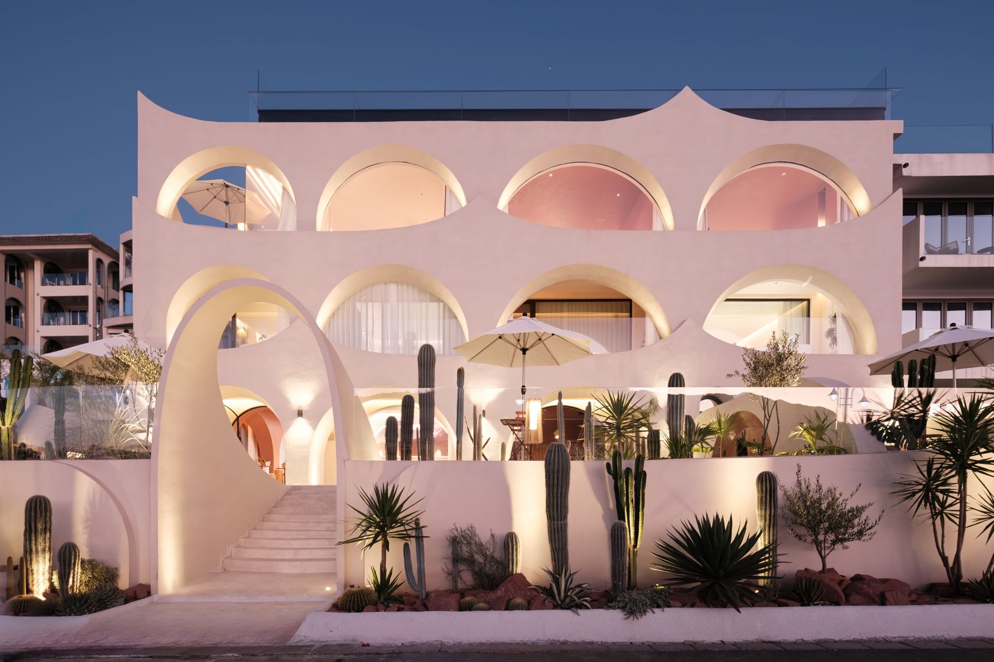 Twilight in Erhai and the Architecture of Curved Silence in Dali