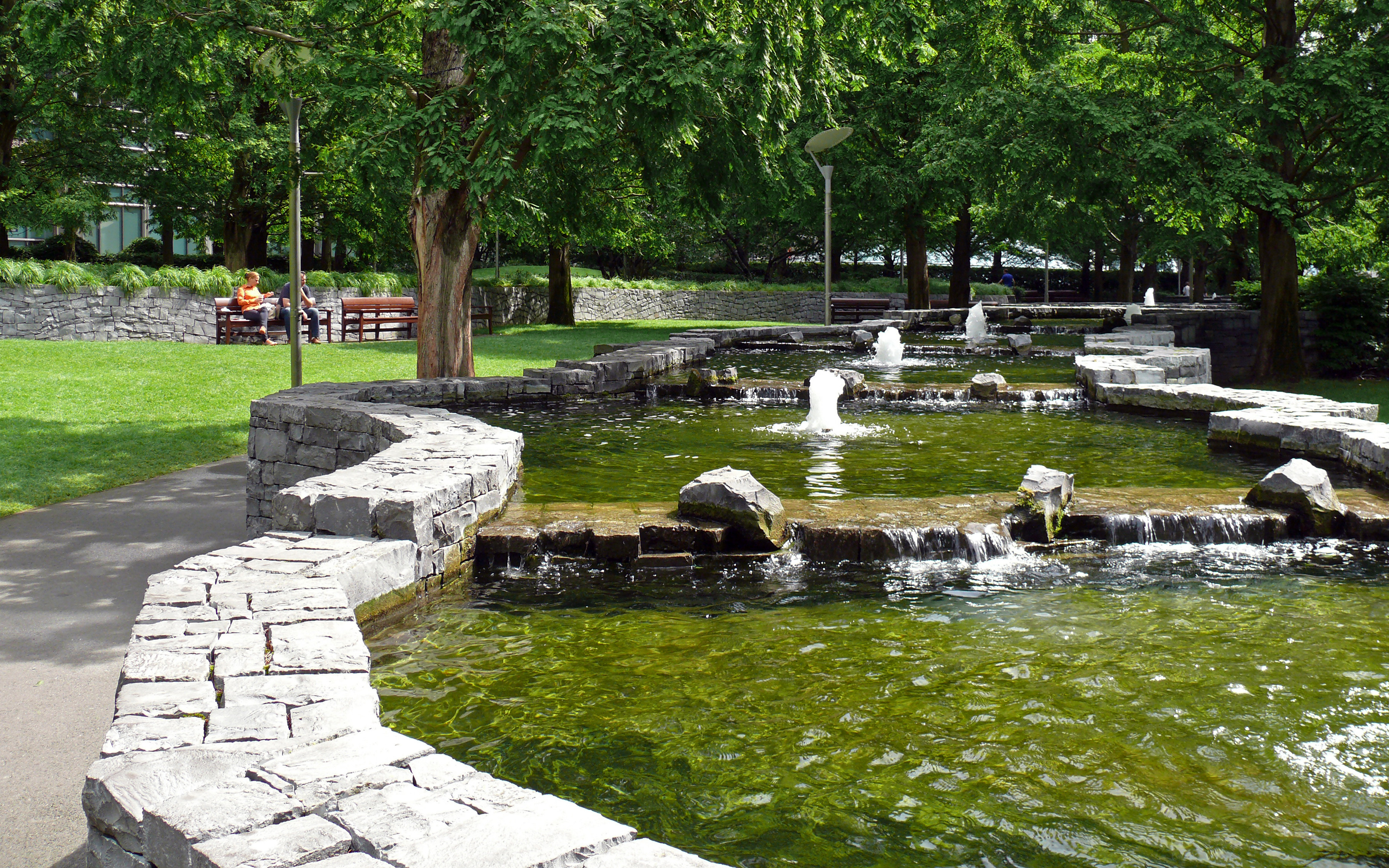 Top Picks – 9 Landscaped Roofs That Function As Public Parks