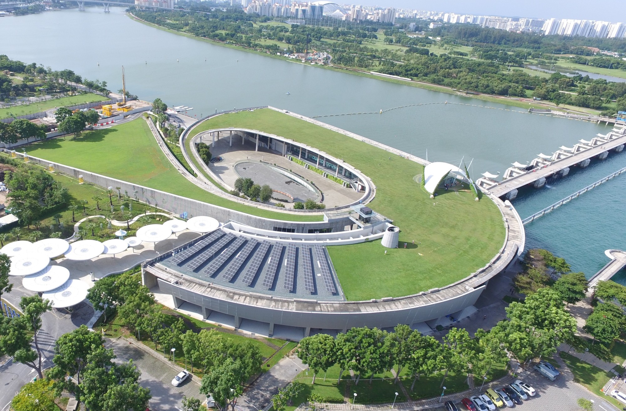 Resilient Waterfronts: Architecture And Planning For Rising Seas