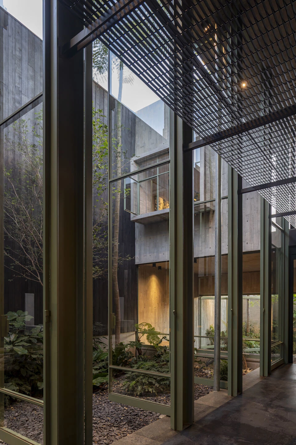 Di Frenna Arquitectos: An Atelier of Raw Light and Material Honesty