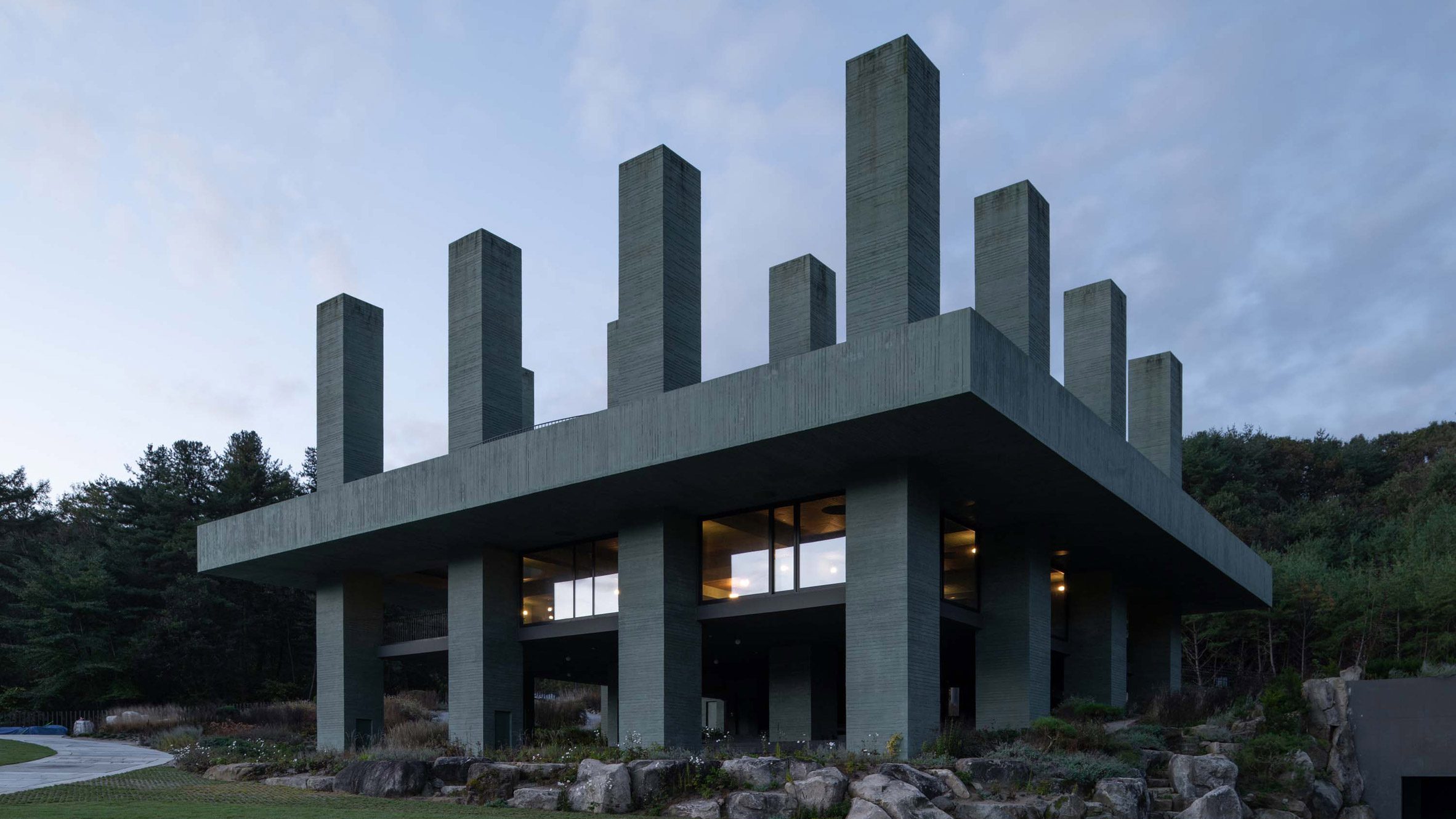 Pezo von Ellrichshausen Suspends a Concrete Monolith in the Korean Wilds