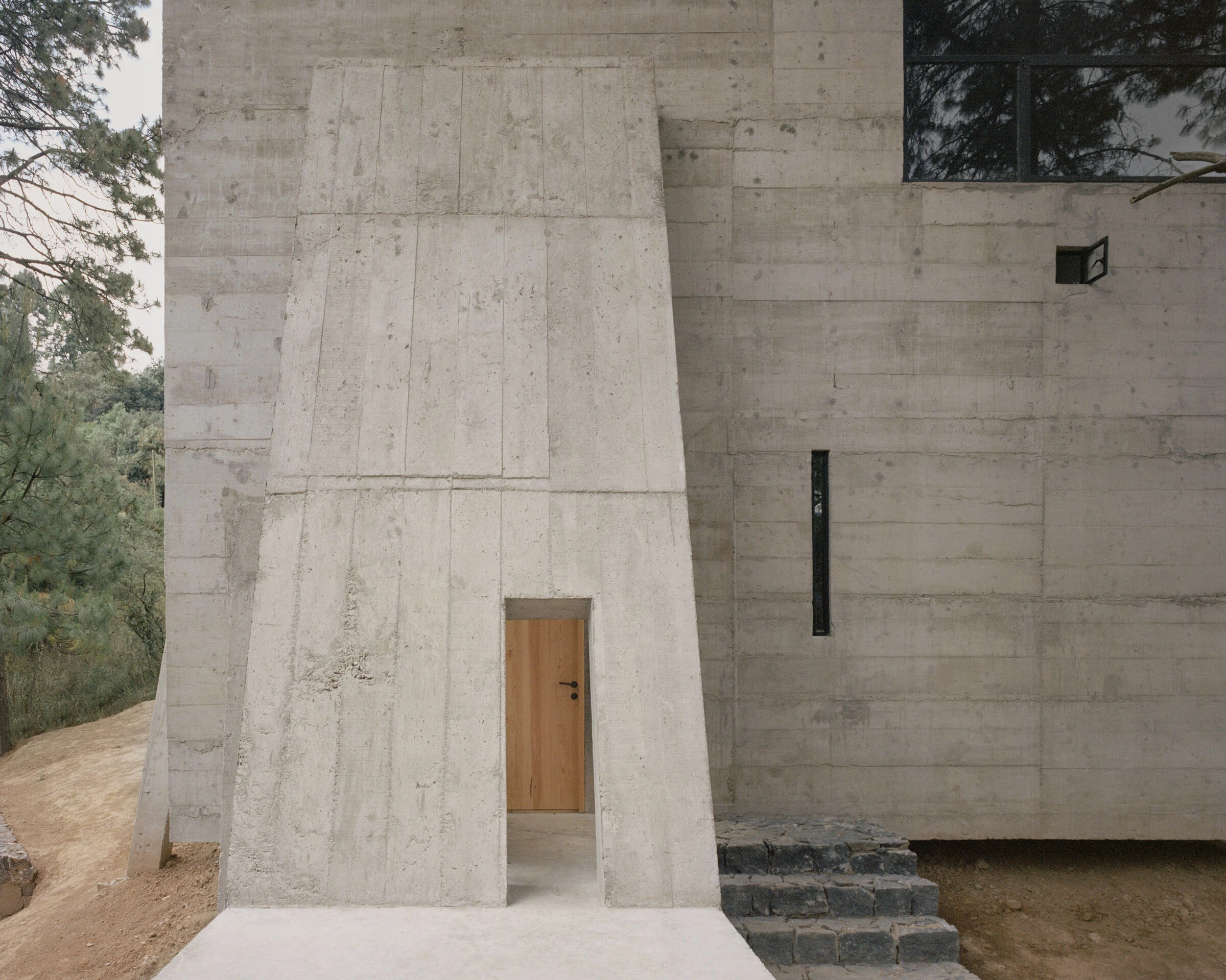 Casa Alférez: A Brutalist Refuge in the Pines Forged for Silence and Shelter
