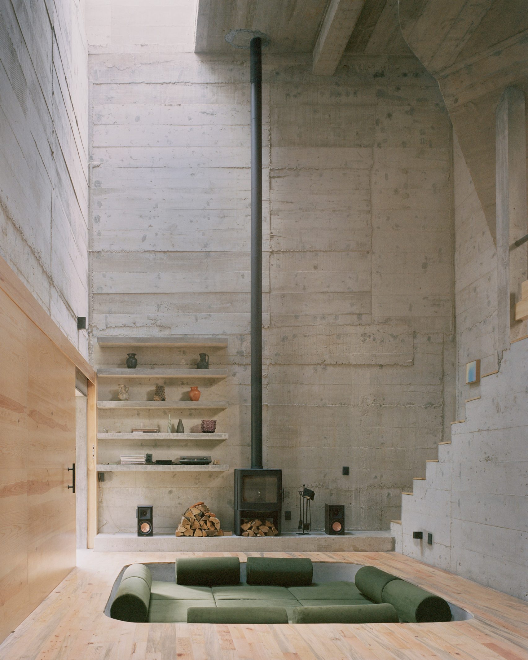 Top Picks - 10 Striking Brutalist Houses That Redefine Concrete Architecture