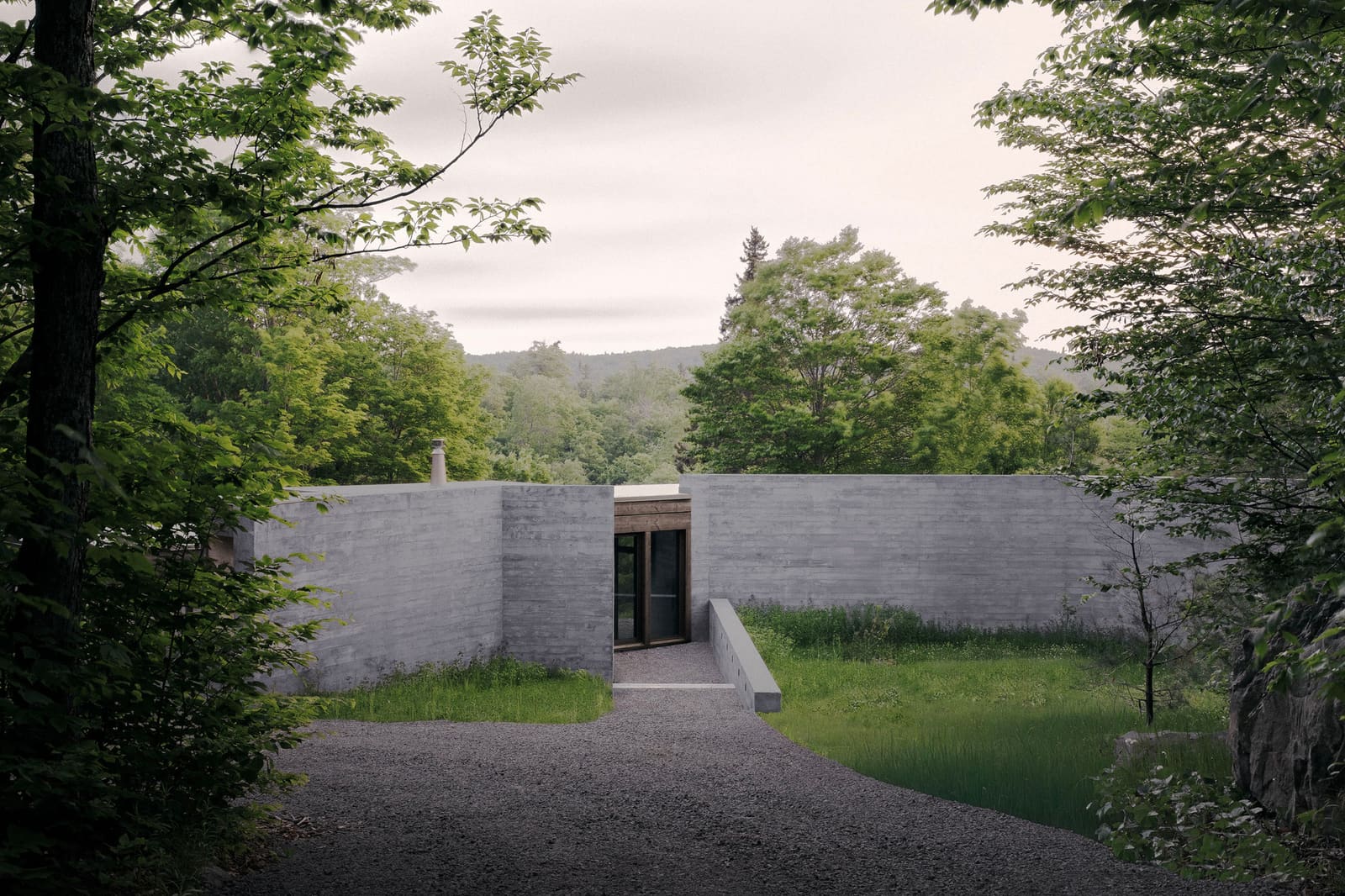 When Concrete Walls Frame Light Instead of Blocking It