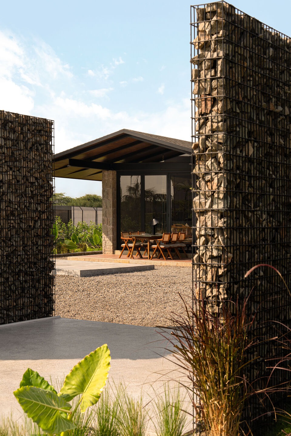 The Return of the Verandah: Studio Dot Dimension Revives the Soul of the Gujarati Home in Oosari