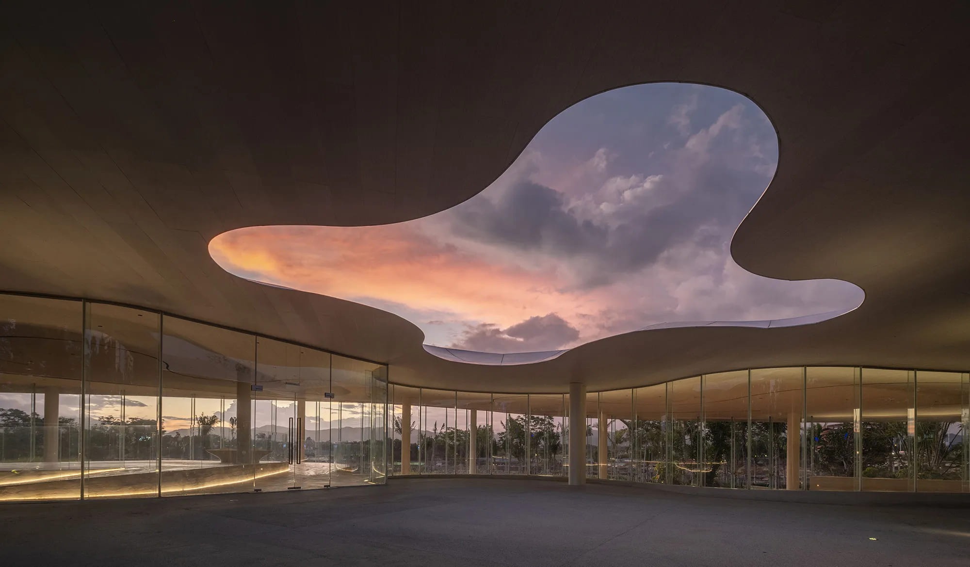 The Horizontal Ghost: E PLUS DESIGN Blurs the Waterline at Haitang River