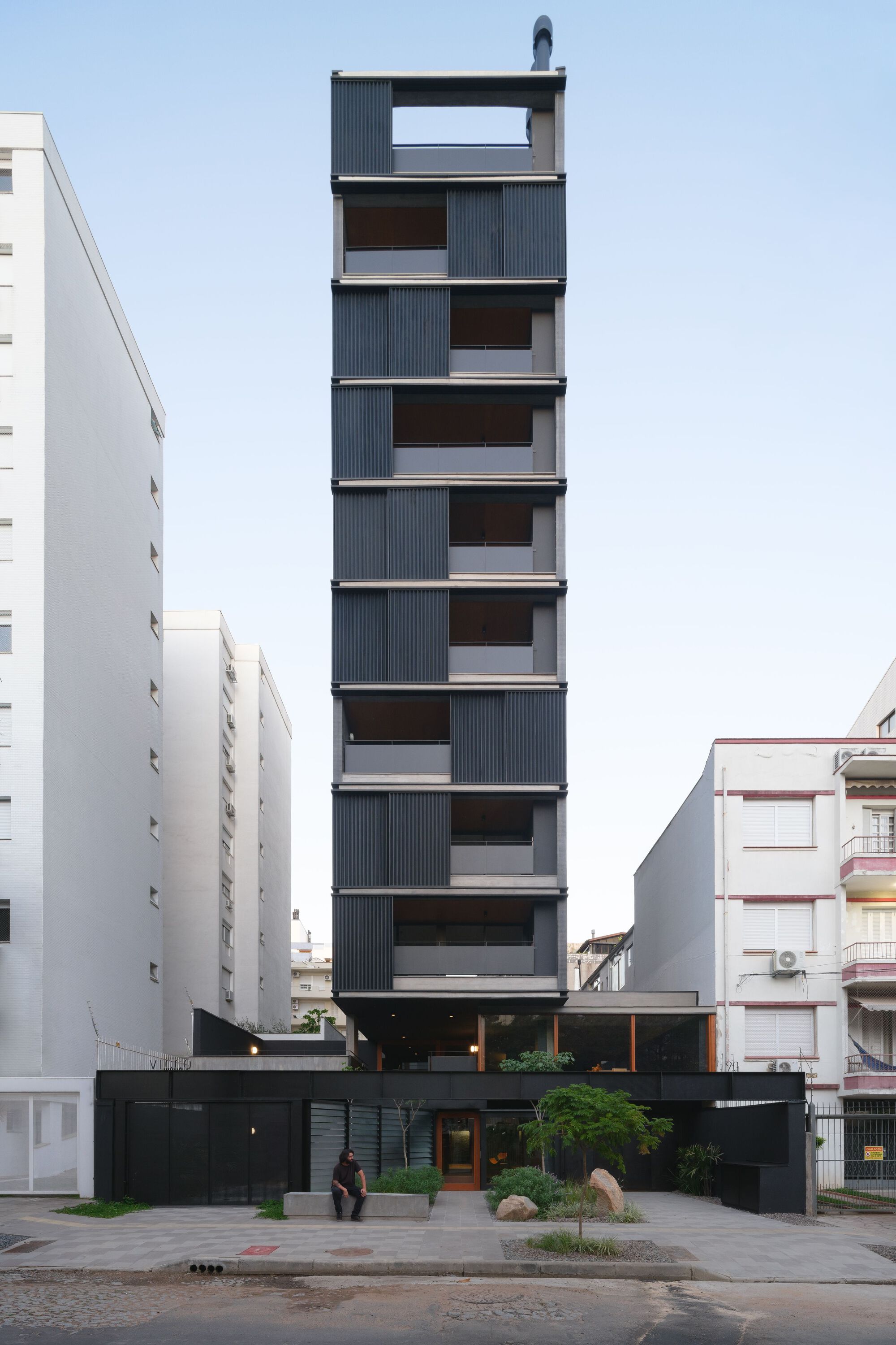 How Vicco Building Redefines the Residential Threshold in Porto Alegre