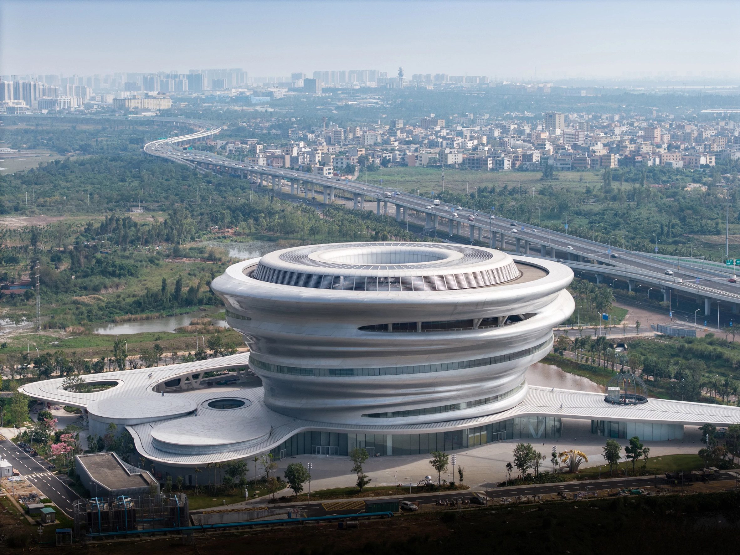 A Silver Spiral Above The Wetlands: MAD’s Hainan Science Museum Reimagines How We Learn