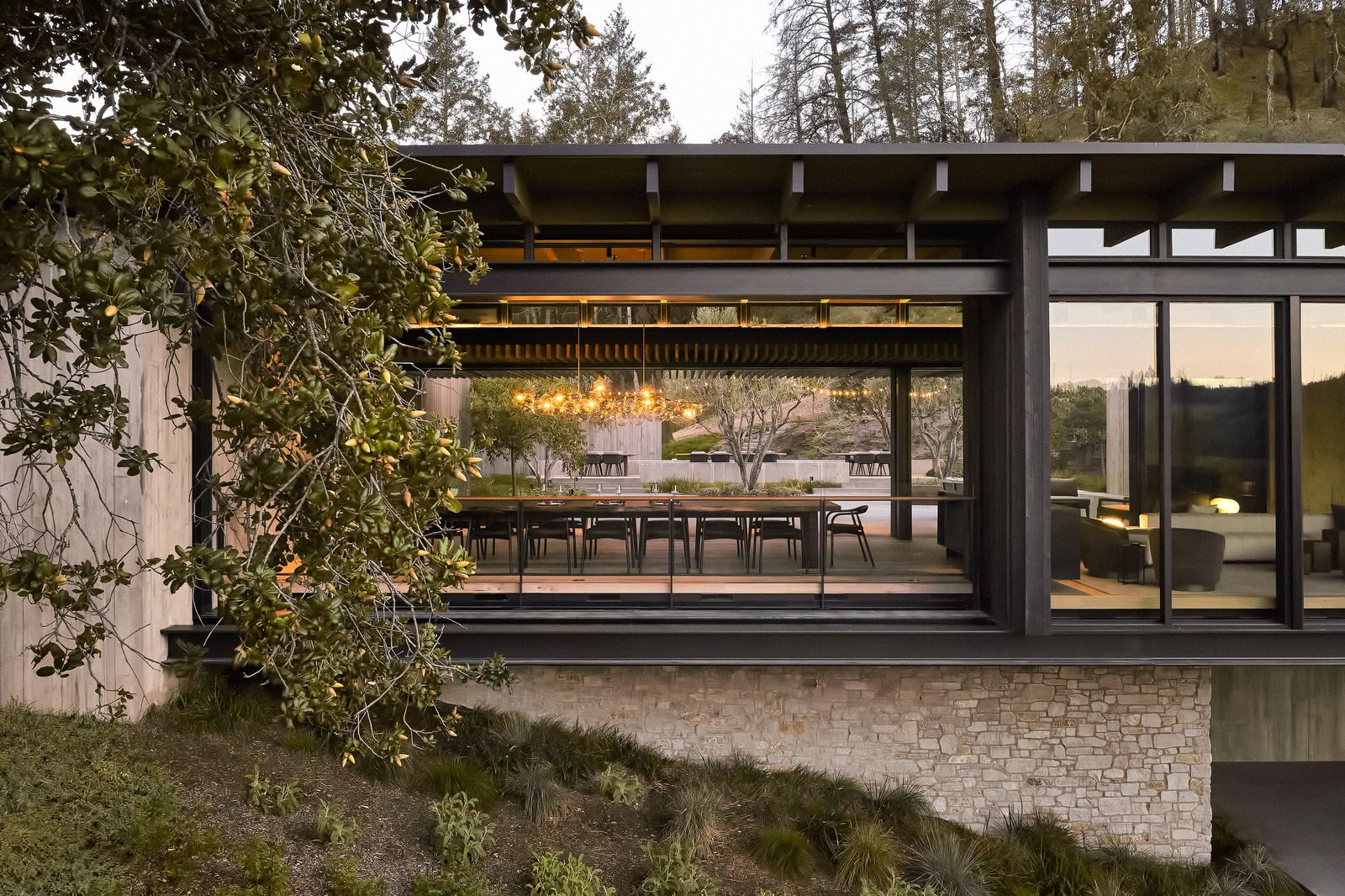 Bridging the Divide: The Trestle Residence by Aidlin Darling Design Defies Gravity in Northern California