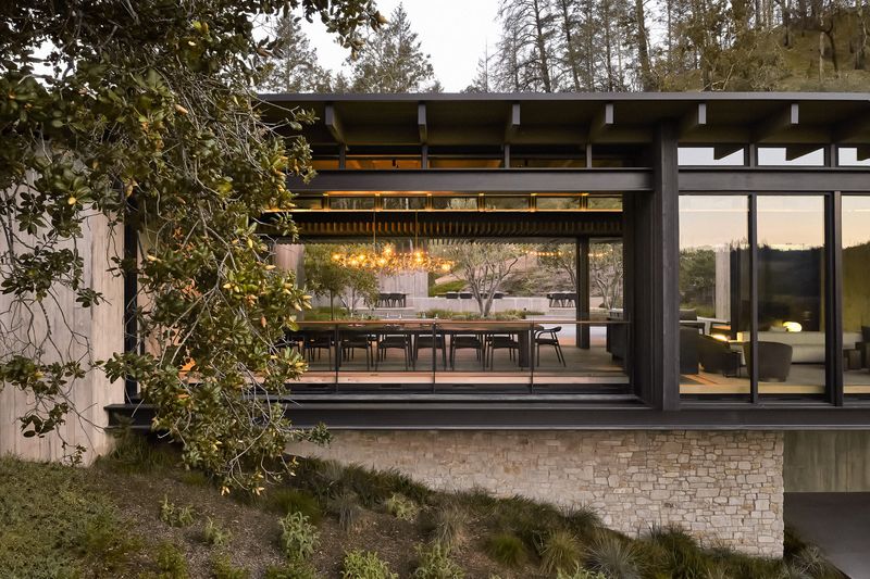 Bridging the Divide: The Trestle Residence by Aidlin Darling Design Defies Gravity in Northern California