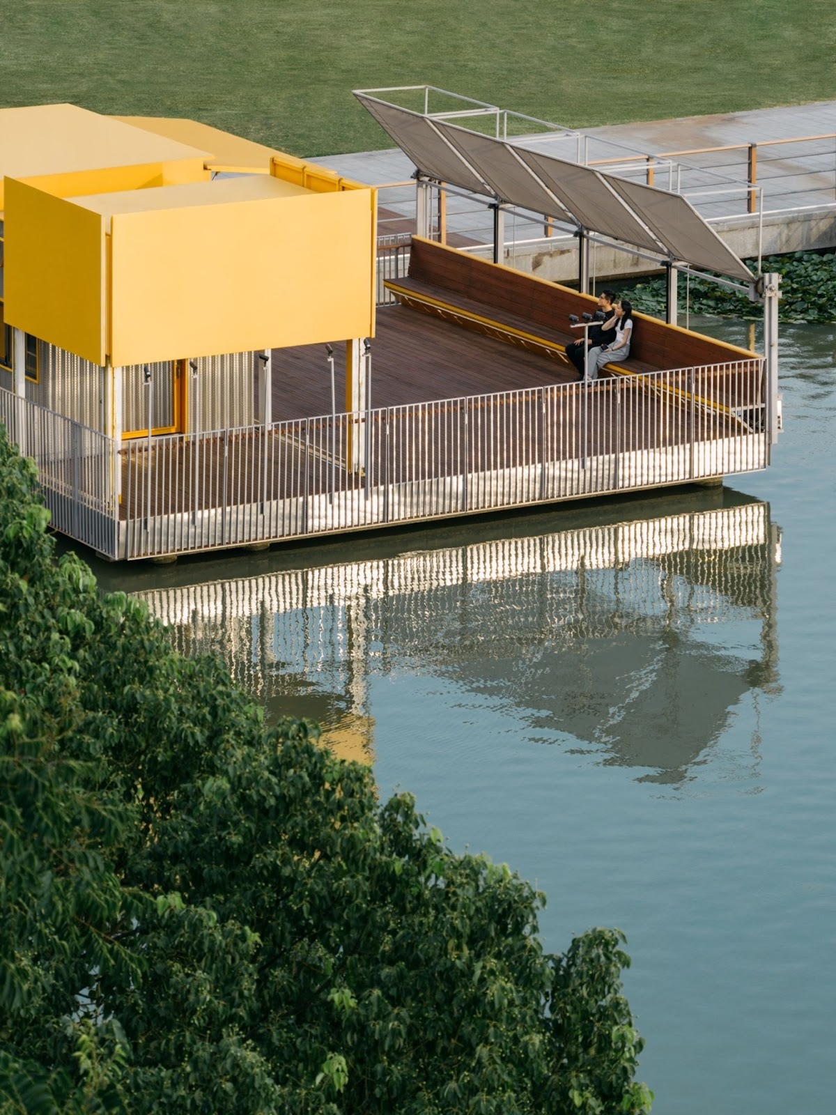 The Bloom Box Café: SoBA Architects Creates a Floating Pavilion of Light in Kunshan