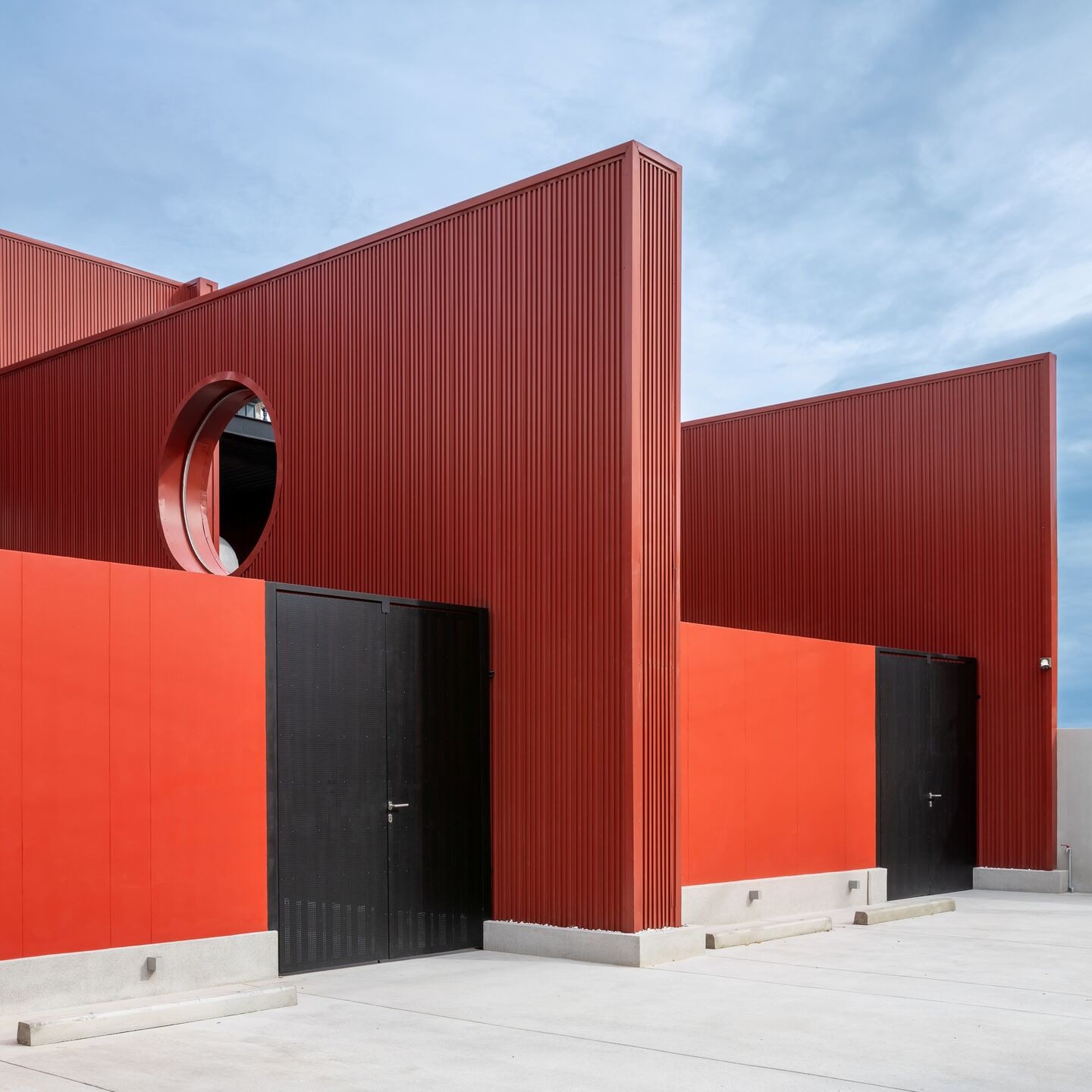 Volume Matrix Studio Injects a Pulse of Magenta into Hua Hin