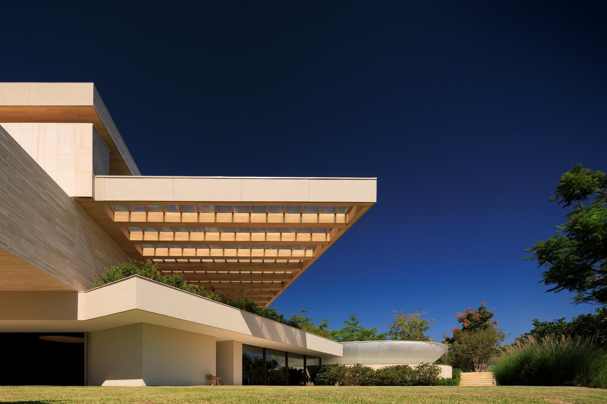 A House That Unfolds Like Wings: Inside Casa da Baro’s Spatial Narrative