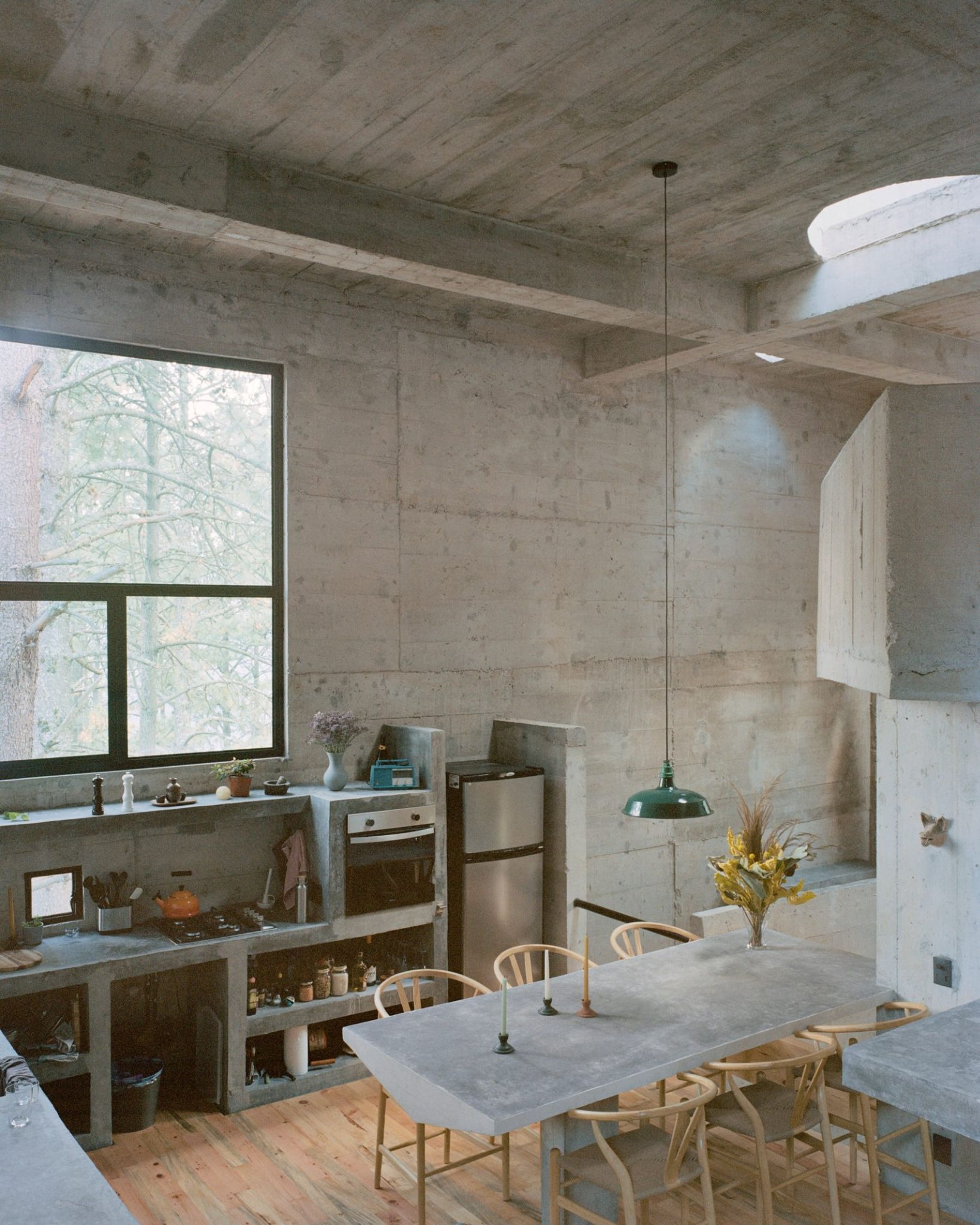 Casa Alférez: A Brutalist Refuge in the Pines Forged for Silence and Shelter