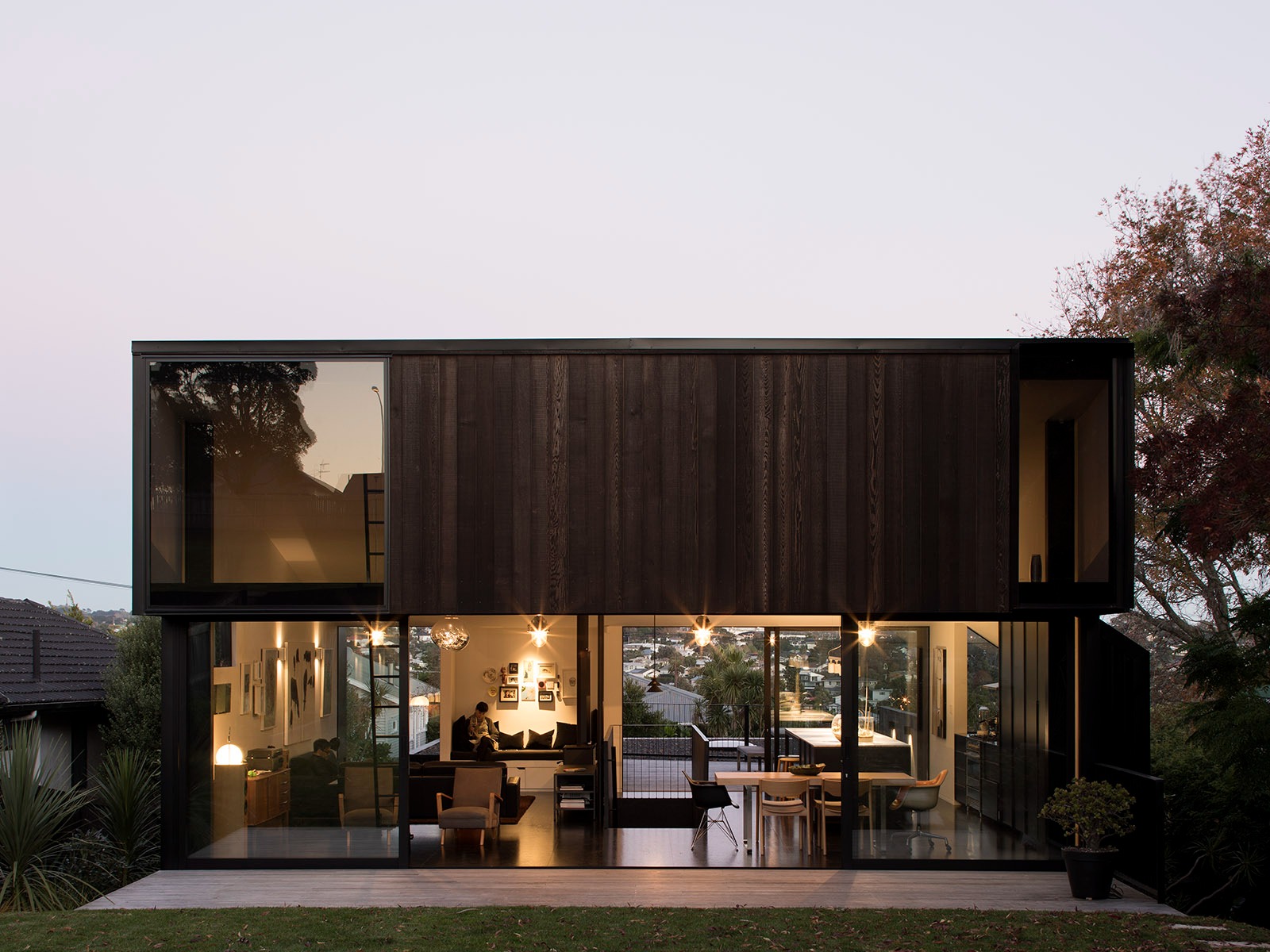 PAC Studio’s ‘Space Invader’ Redefines Suburban Resilience with Steel, Cedar, and Calculated Contrast