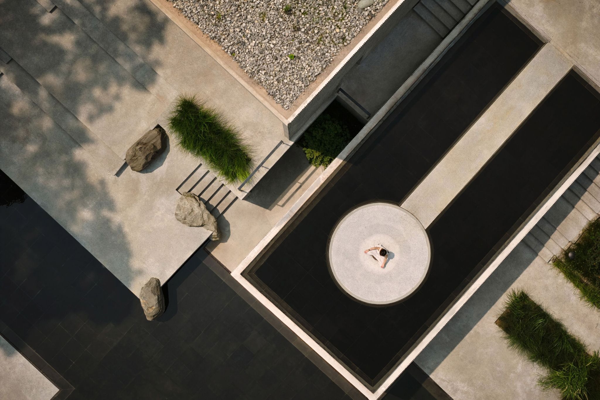 Zolan de Mei: A Contemporary Retreat Shaped by Landscape and Quiet Ritual