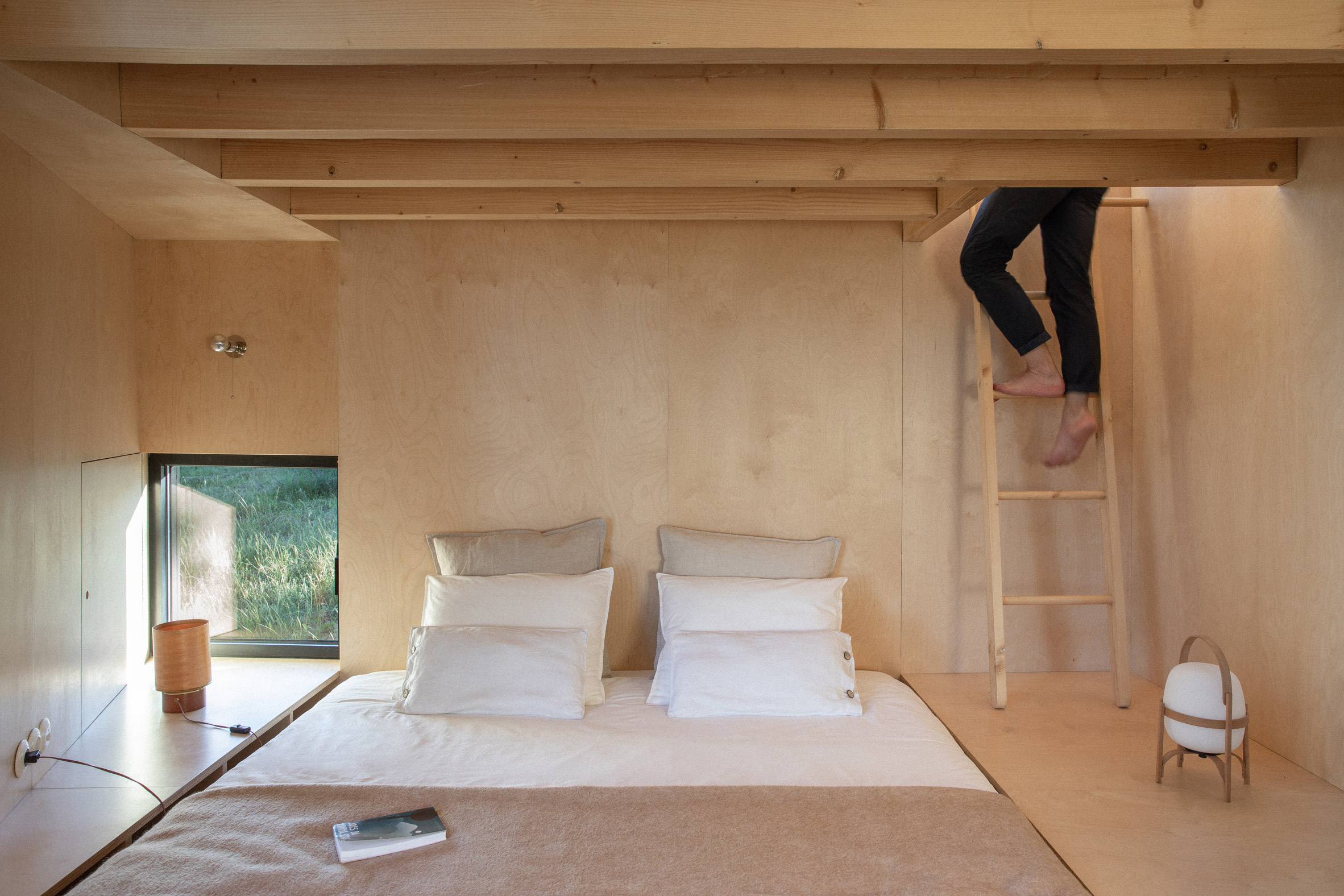 Top Picks - 7 Homes Where The Bed Is Part Of The Architecture
