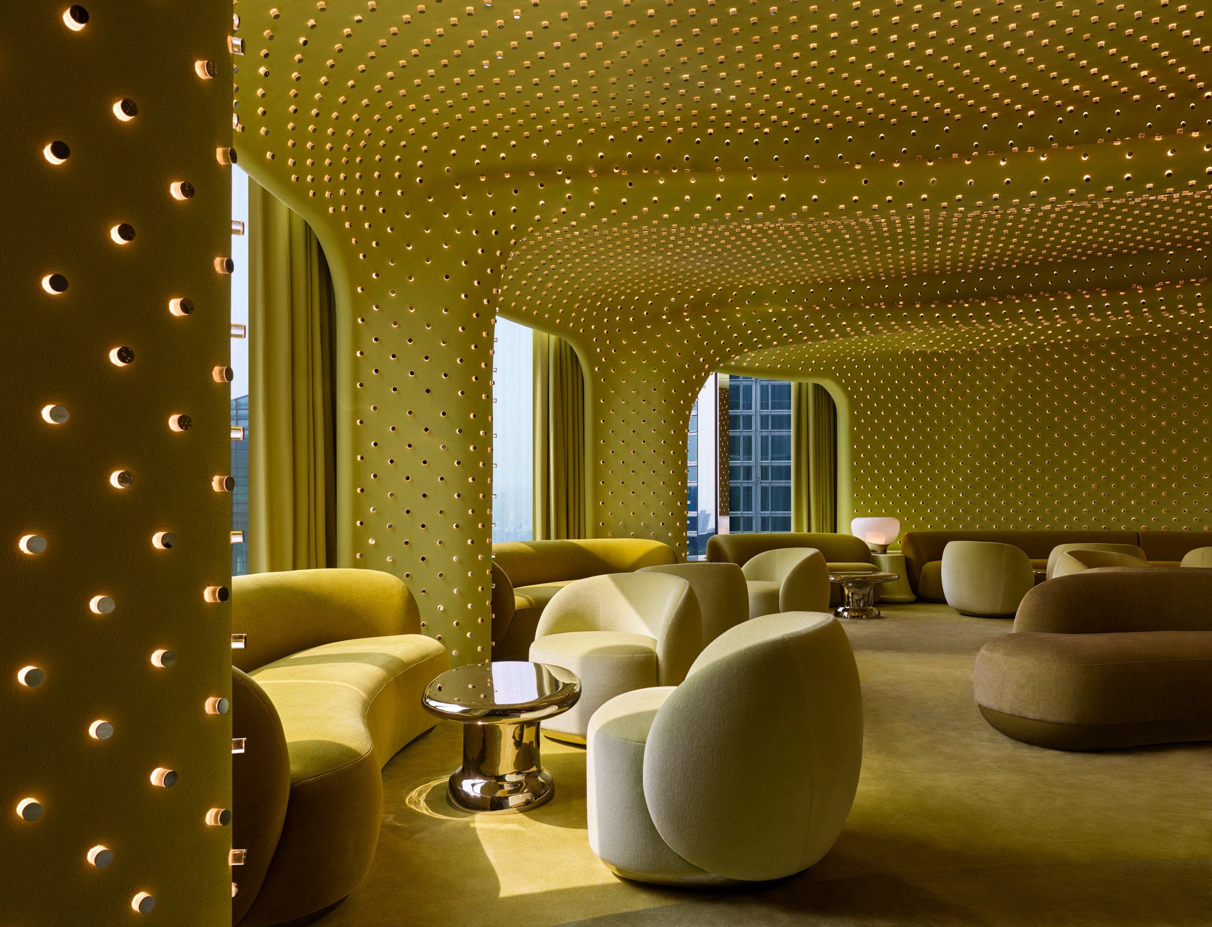 Peridot Bar: A Cinematic Interior Suspended Above Hong Kong