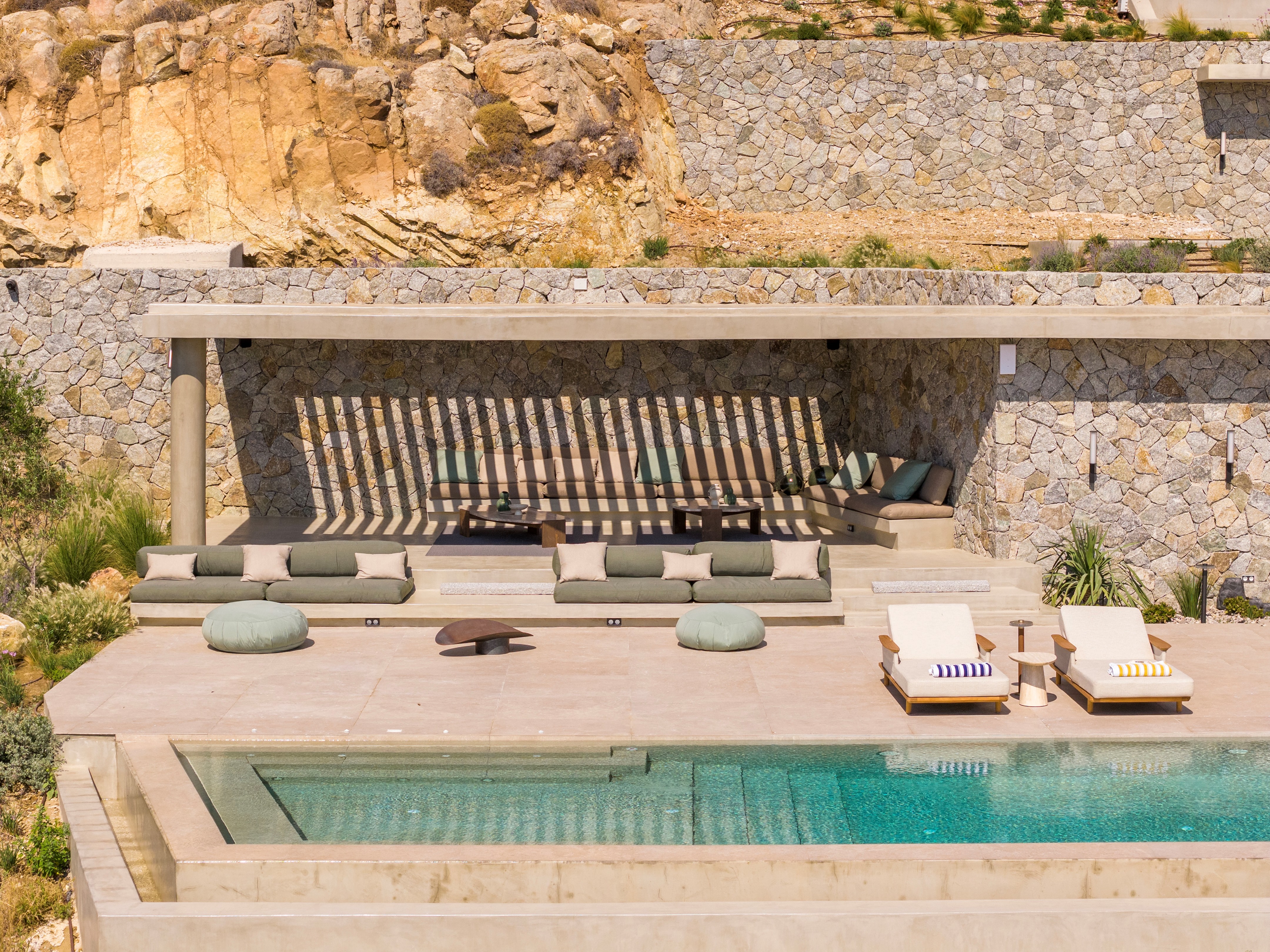 OIKēMA: Carving A Home Into The Aegean Earth