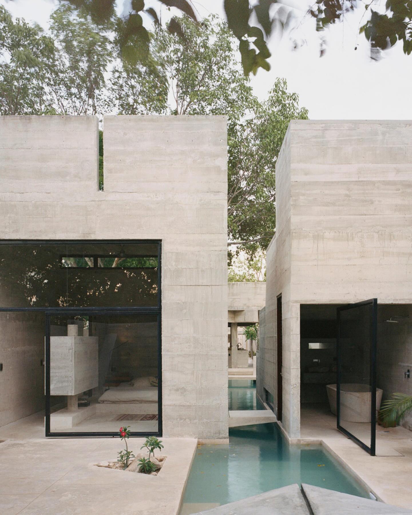 Top Picks - 10 Striking Brutalist Houses That Redefine Concrete Architecture