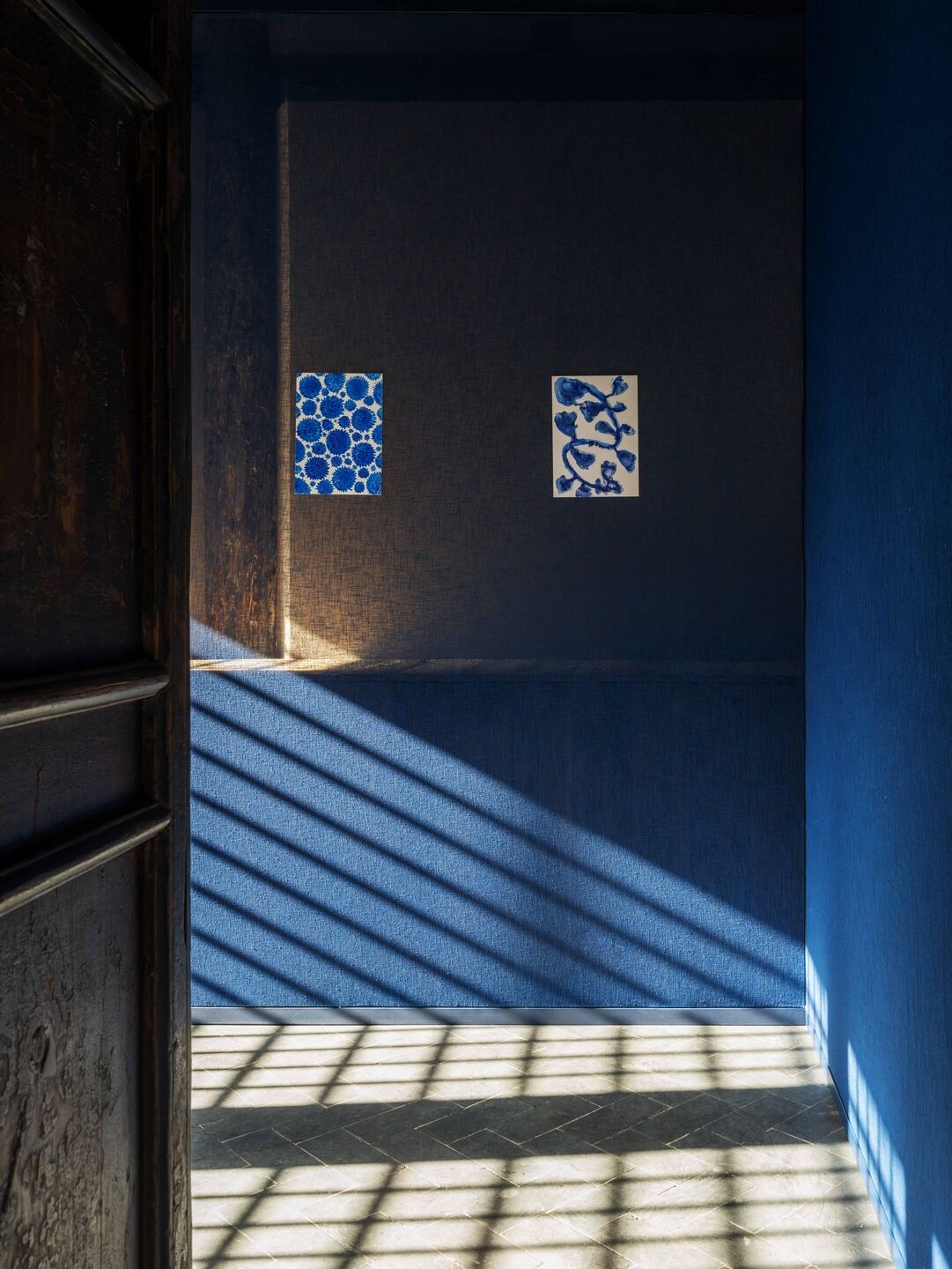 The Invisible Stitch: Zara’s Minimalist Dialogue with Beijing’s Ancient Hutongs