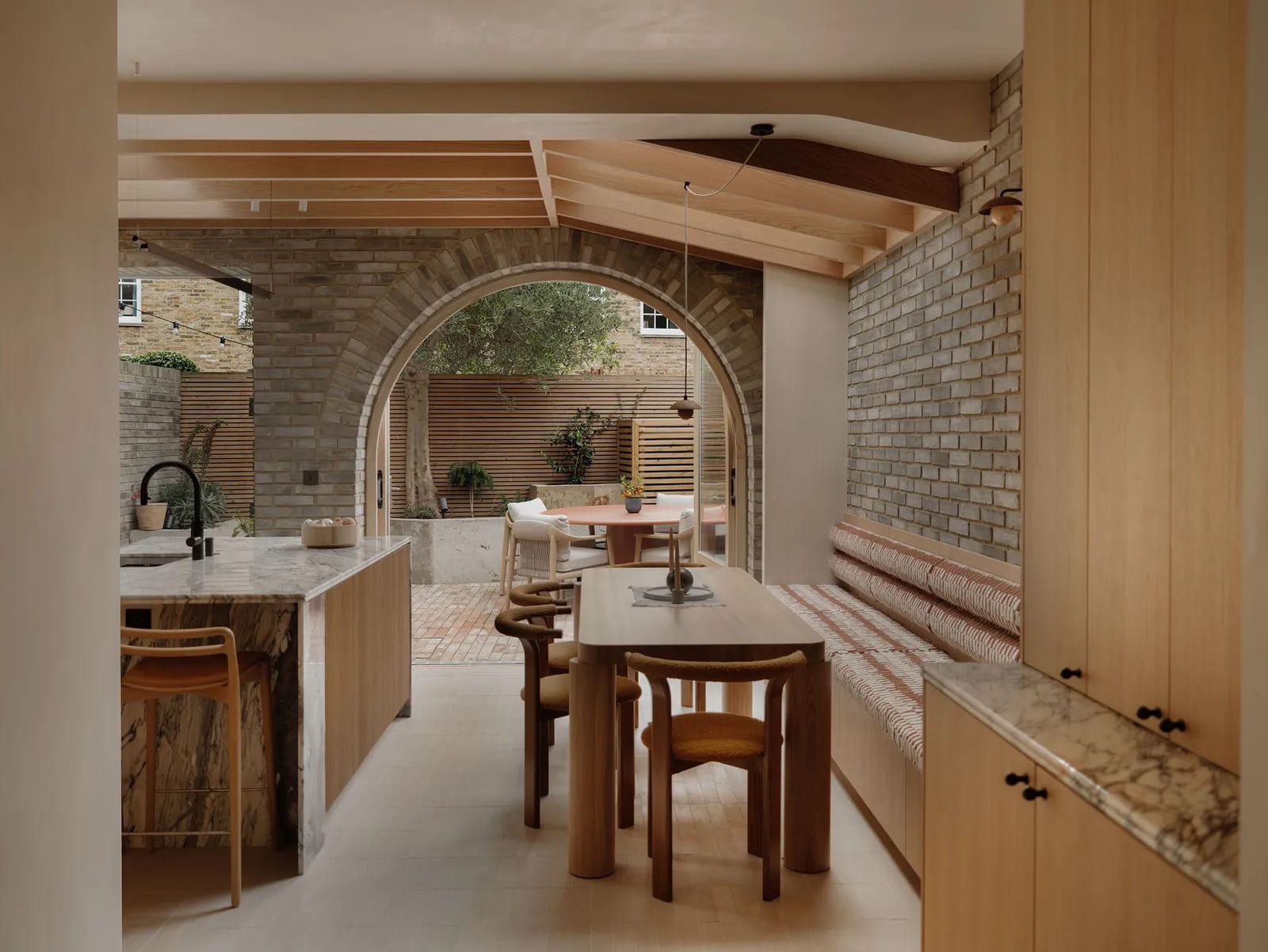 Lithic Silence: Architecture for London Carves a Low-Carbon Sanctuary in Islington