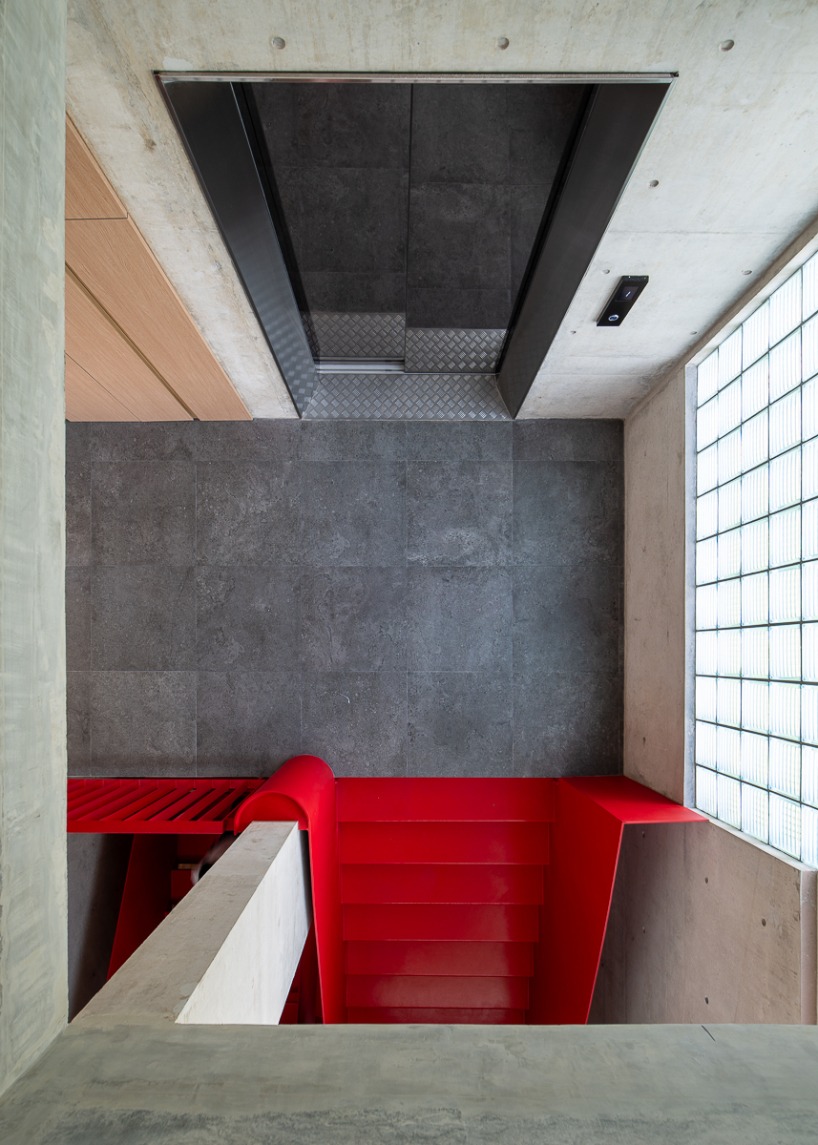 Studio Krubka Overcomes Bangkok Urban Density with Concrete Structure and Green Courtyard Core