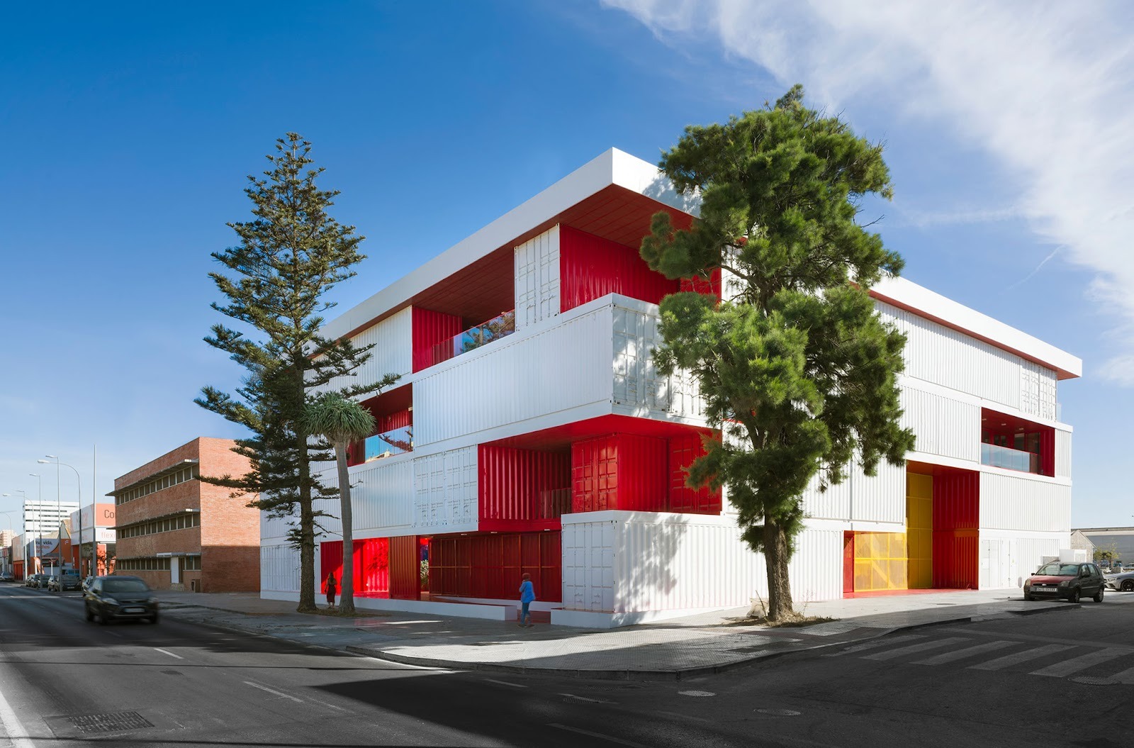 The Cargo of Ideas: Carquero Arquitectura Docks the "Incubazul" in Cadiz