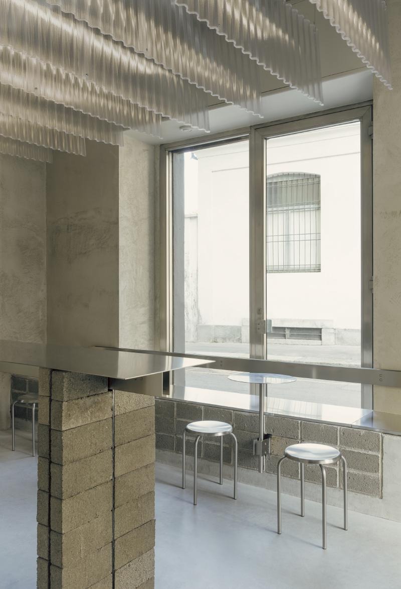The Stainless Shrine: SOLUM Elevates the Smash Burger in Milan